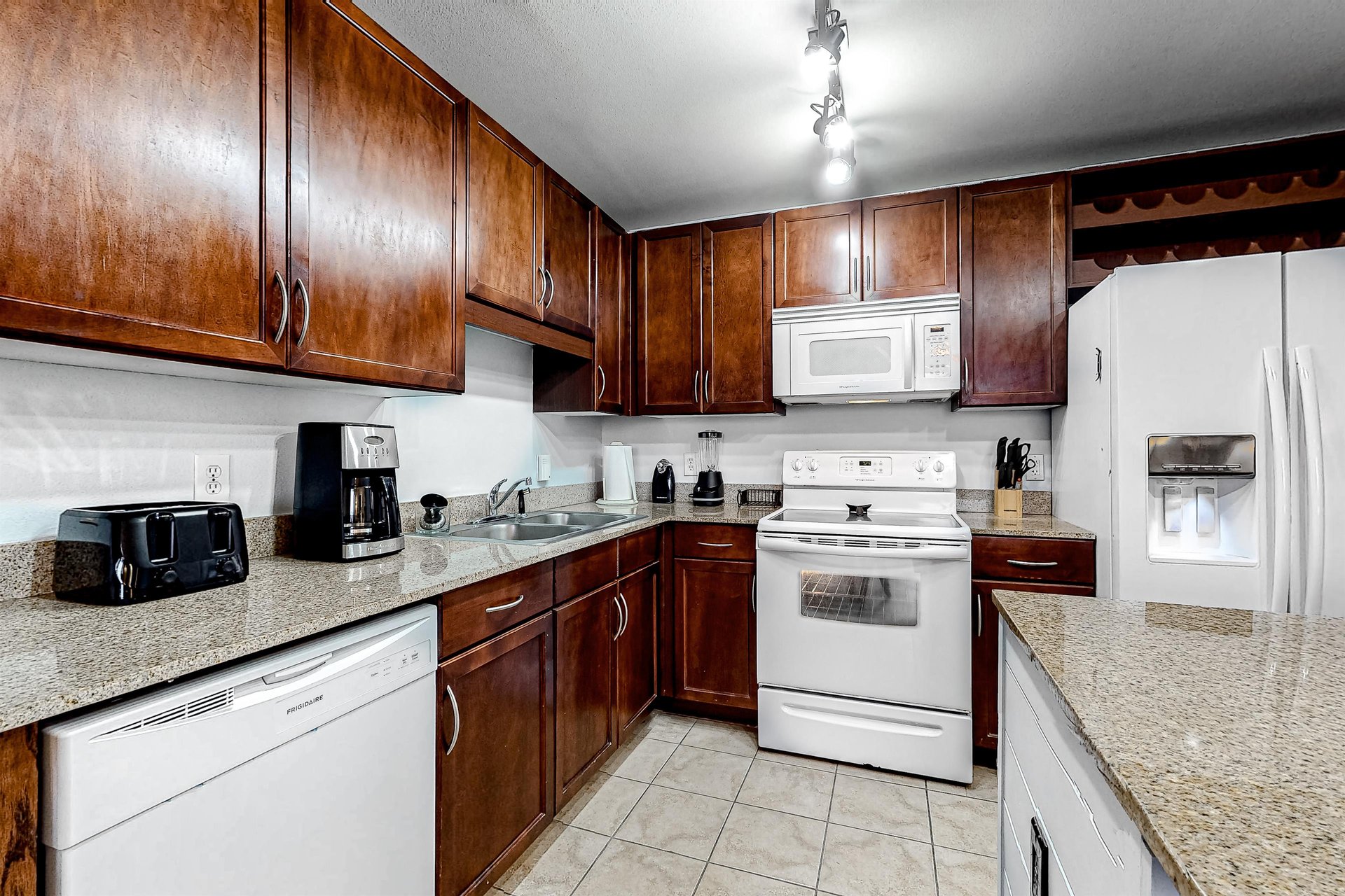 Laketown Wharf 934 6