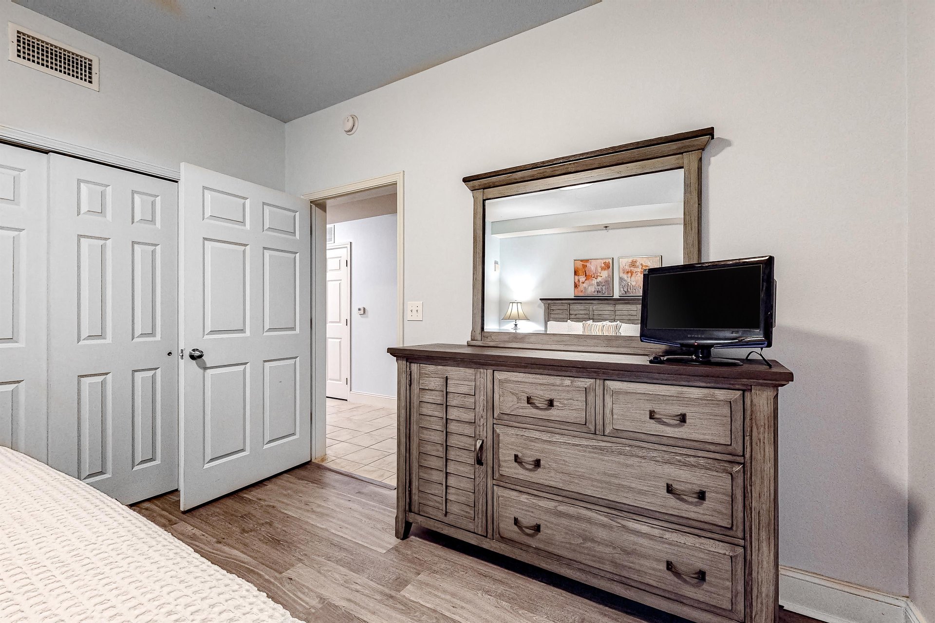 Laketown Wharf 934 12