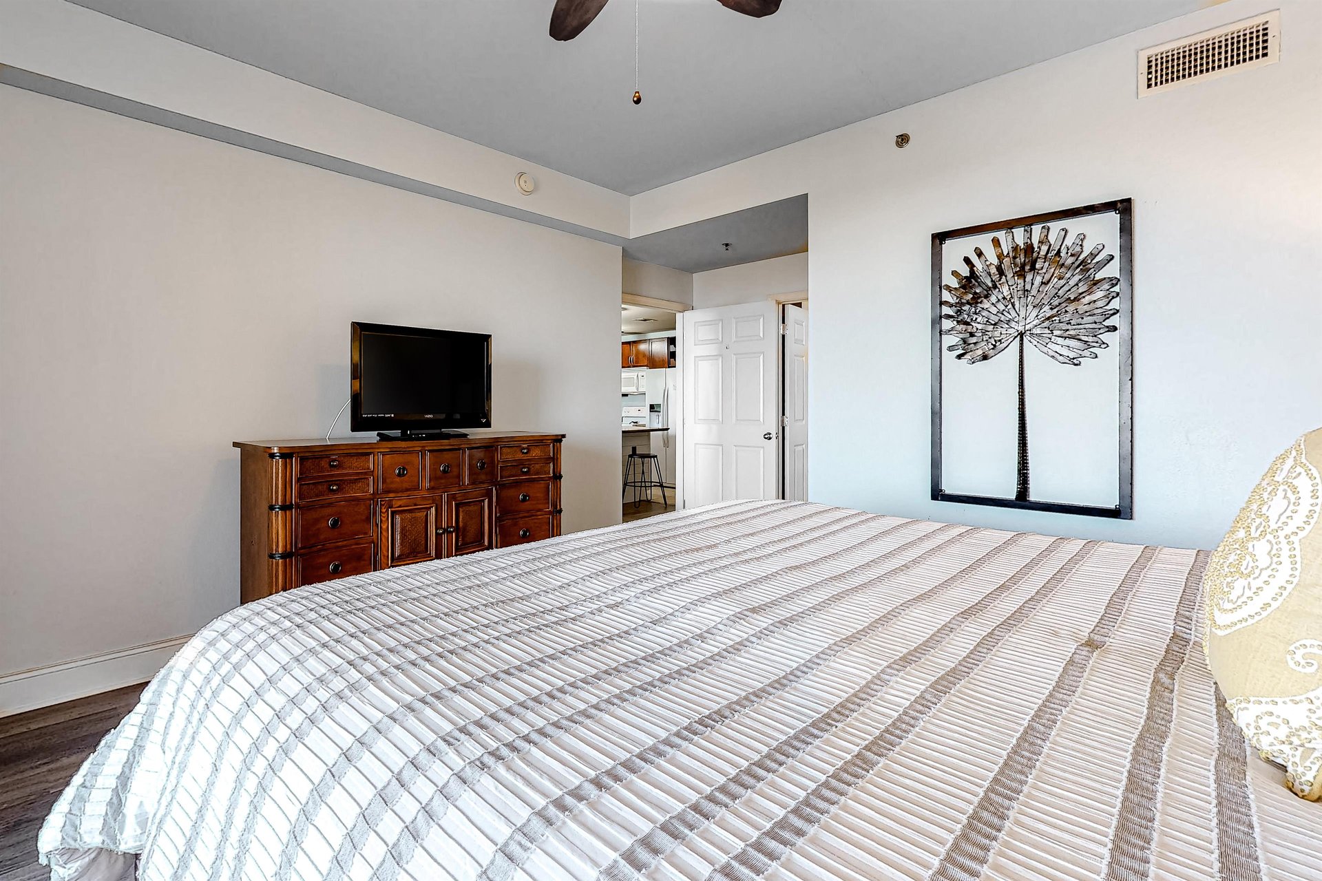 Laketown Wharf 934 16