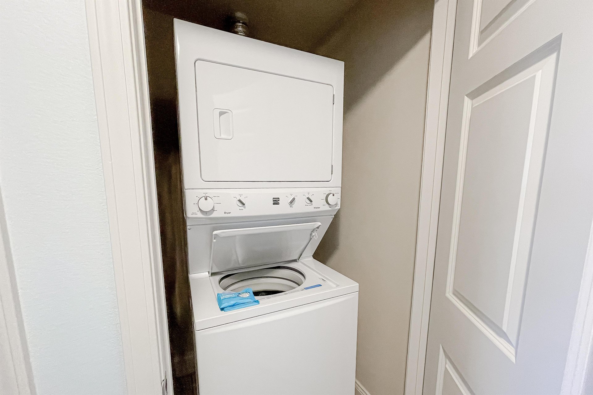 Laketown Wharf 934 18