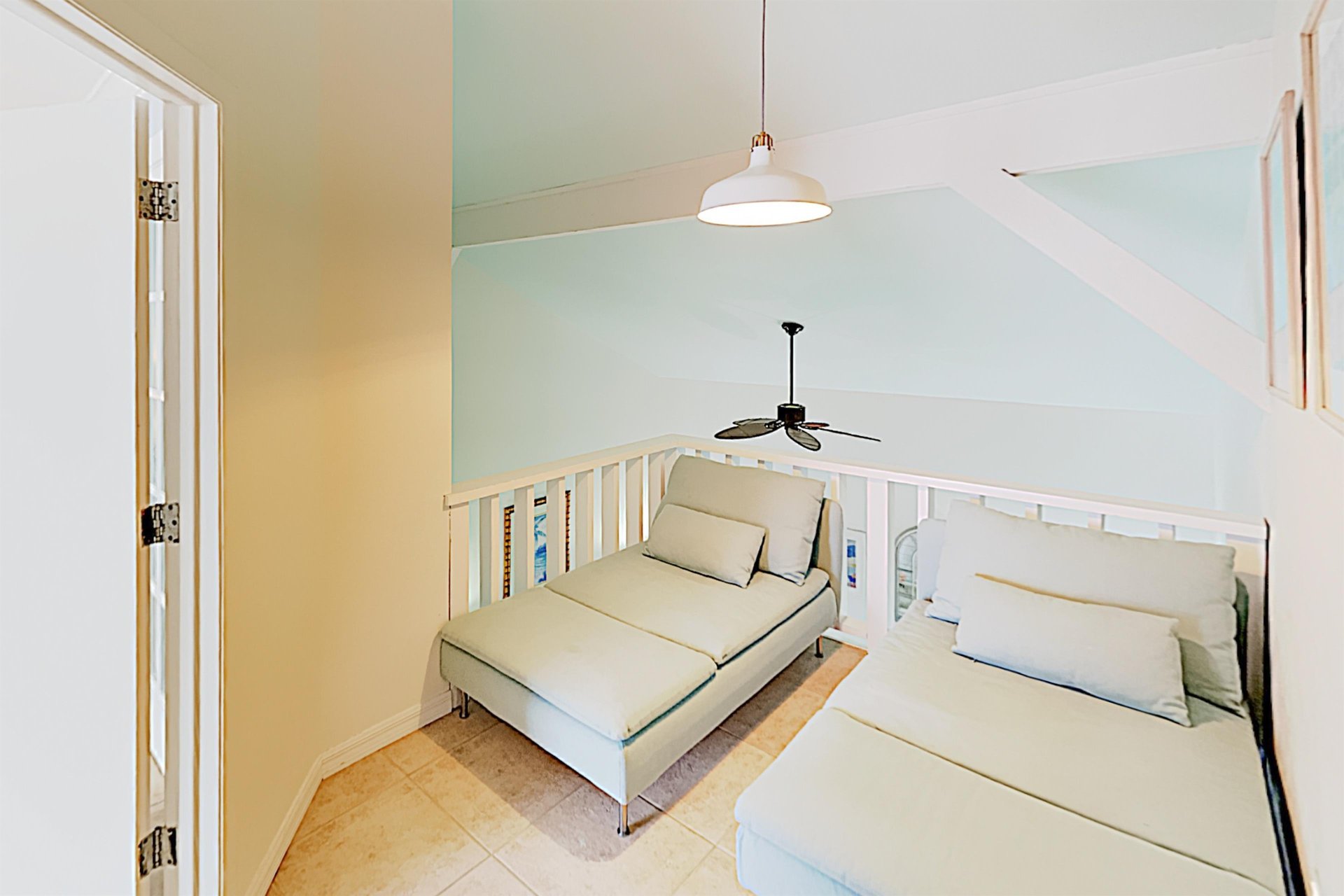 Beachfront Hideaway 10