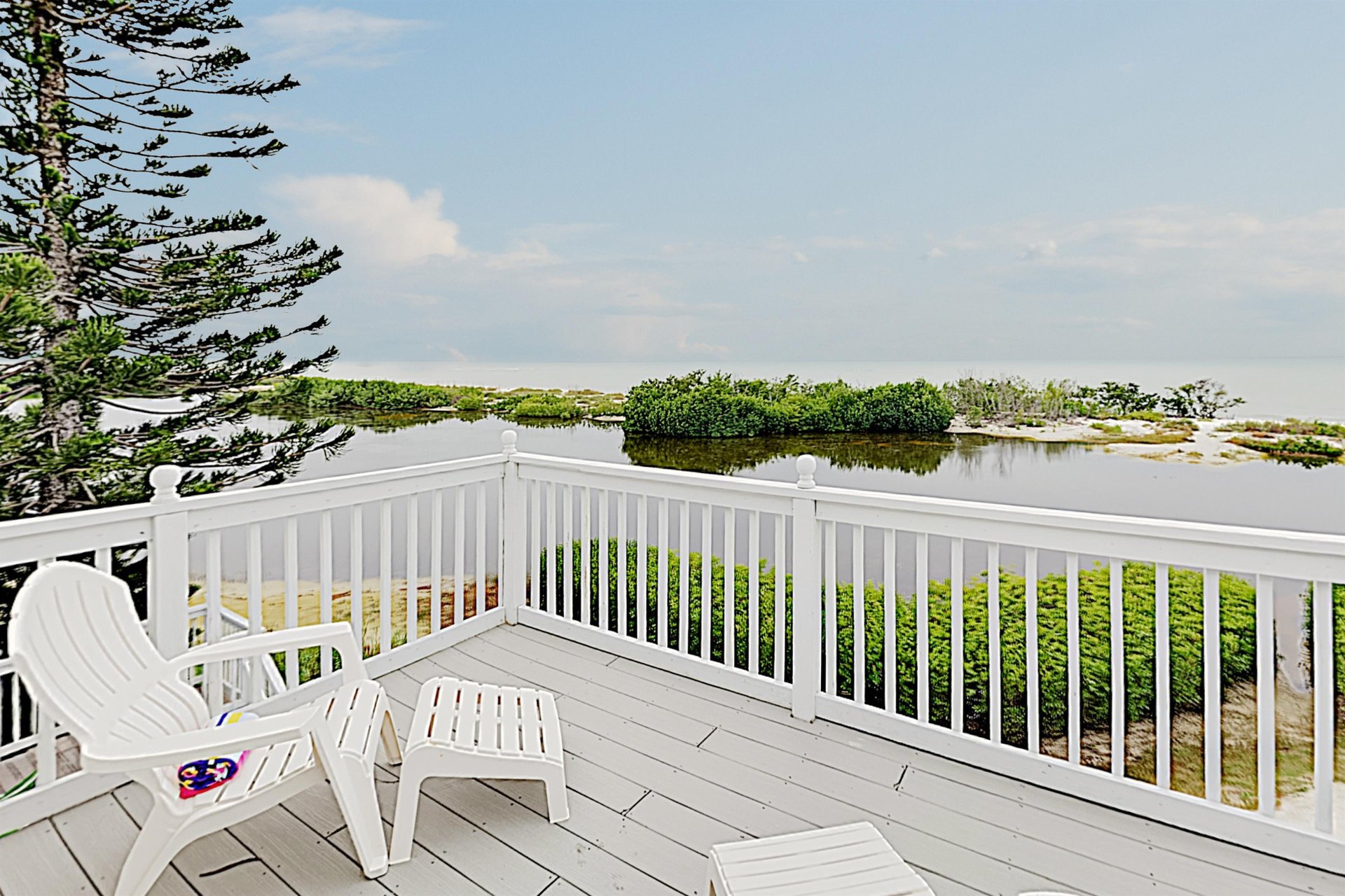 Beachfront Hideaway 24