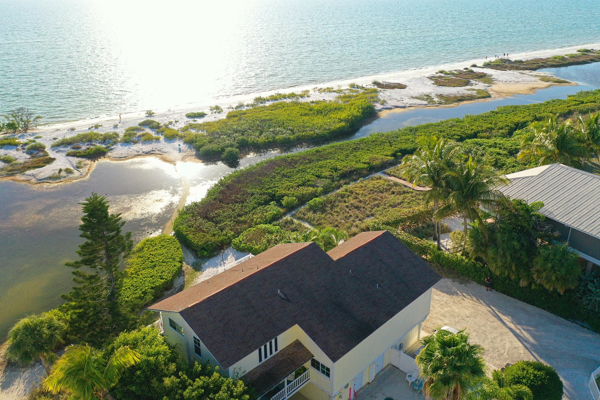 Beachfront Hideaway 28