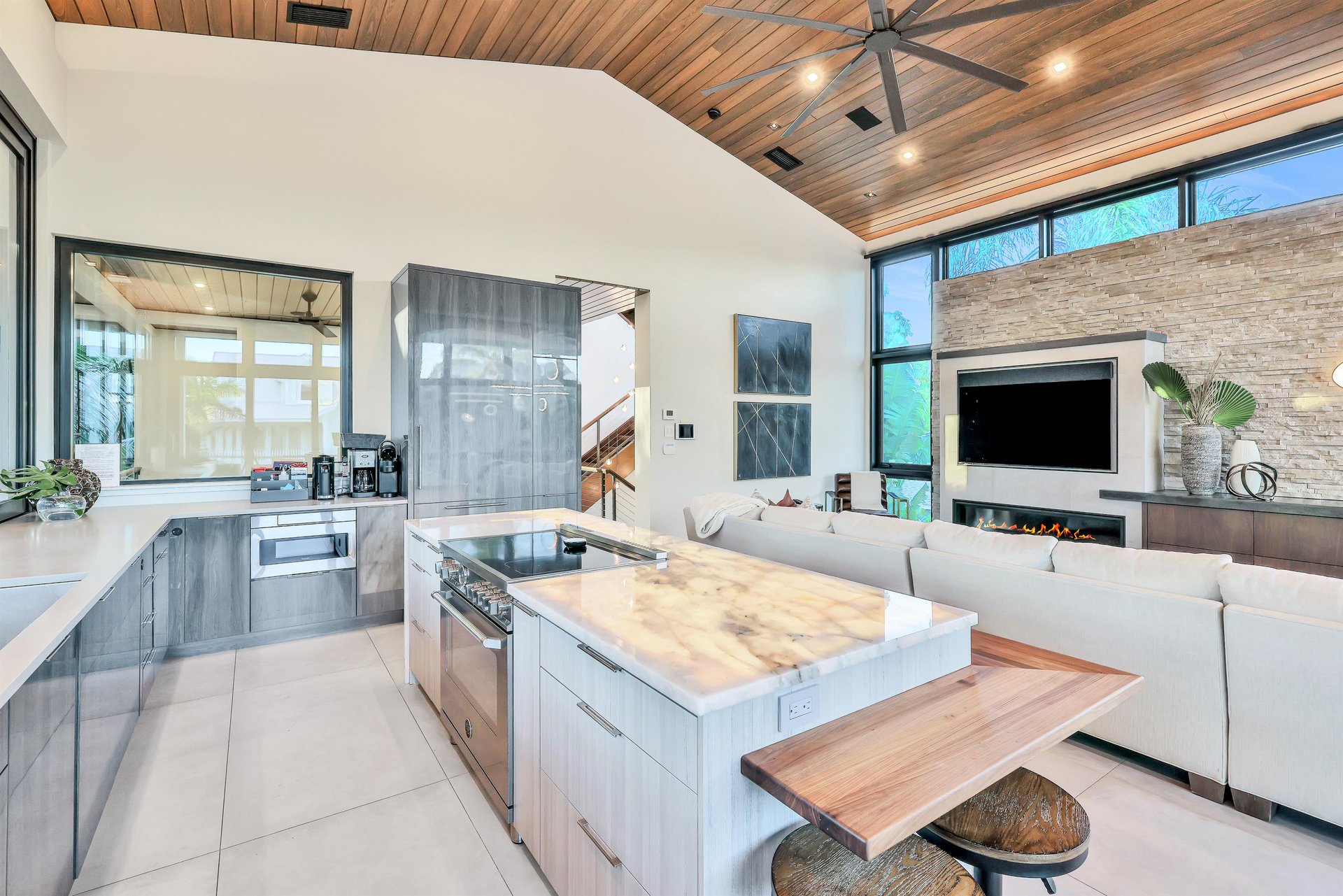 Banyan Tree Beach House 12