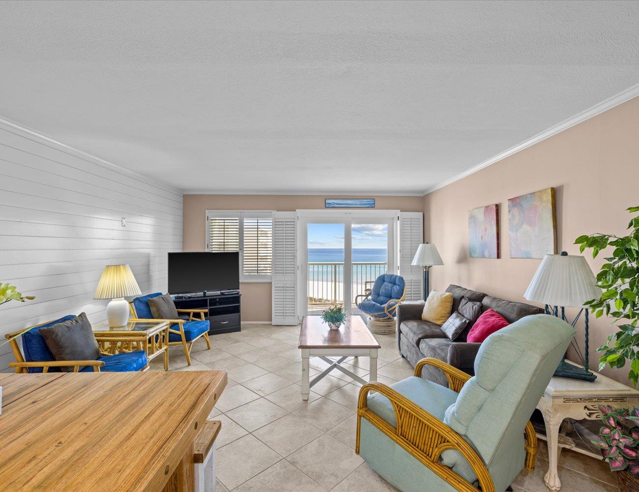 Holiday Surf and Racquet Unit 609 14