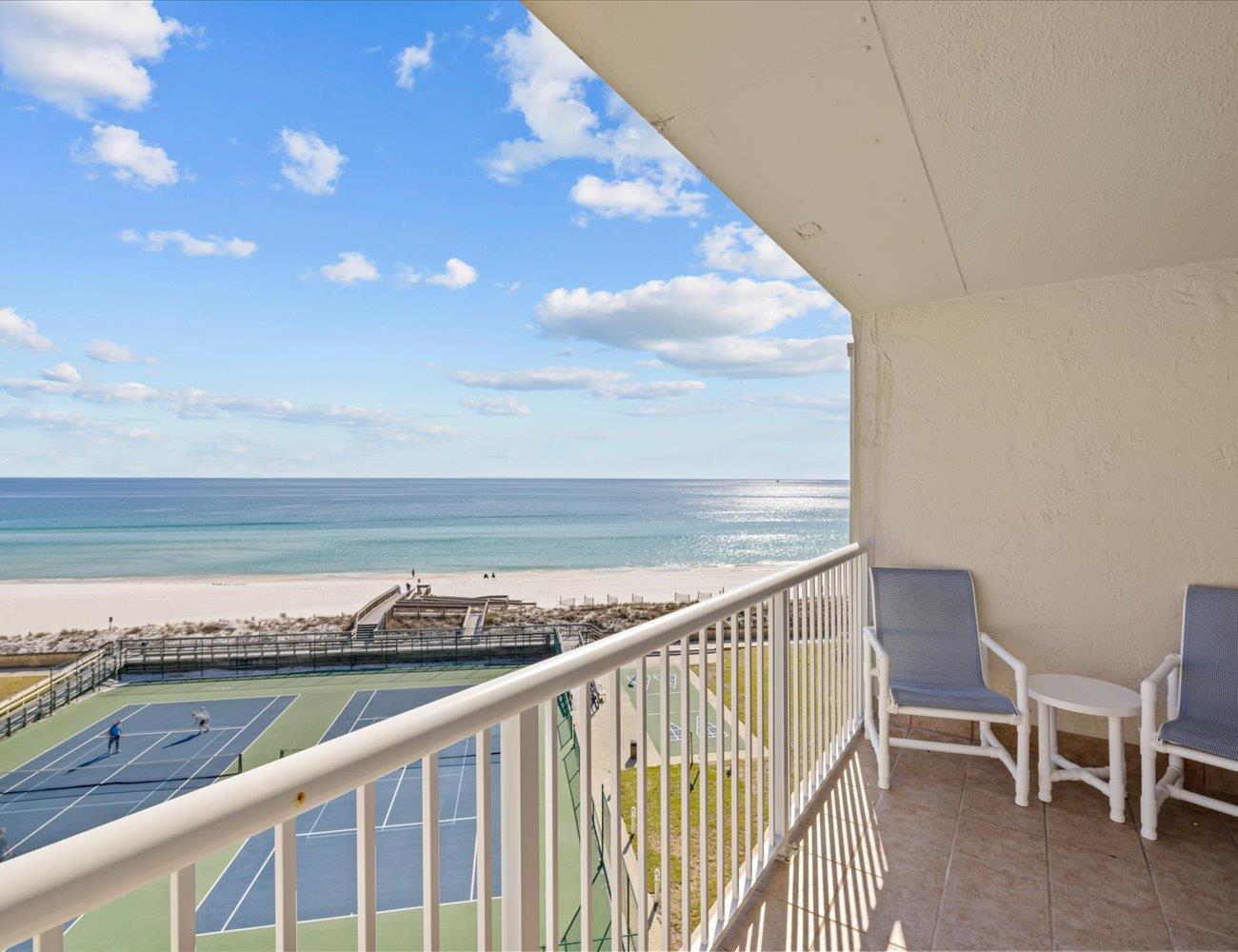 Holiday Surf and Racquet Unit 609 17