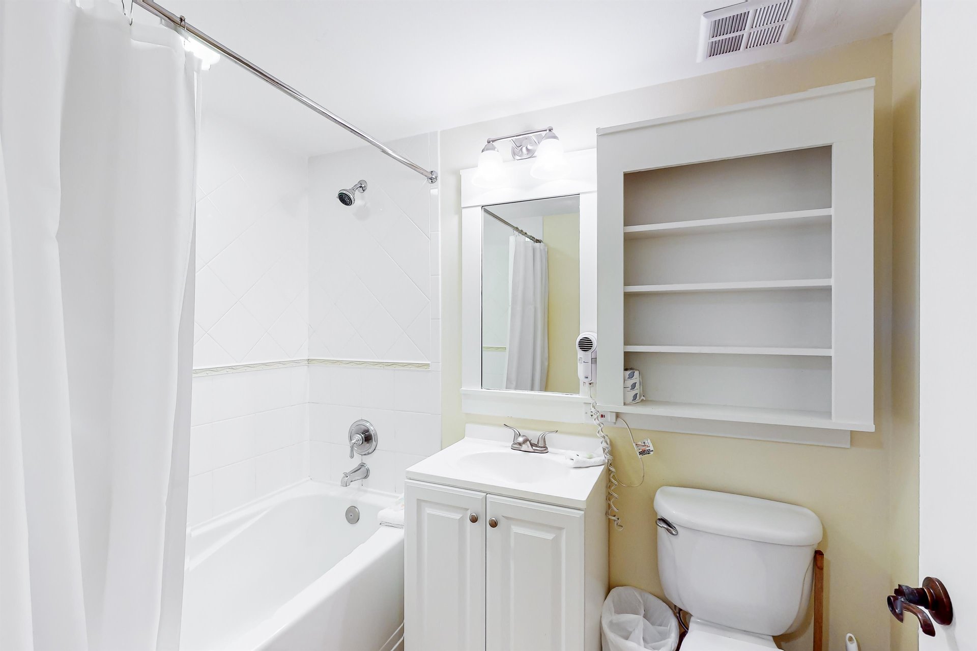 Baytowne Wharf  Pilot House 314 6