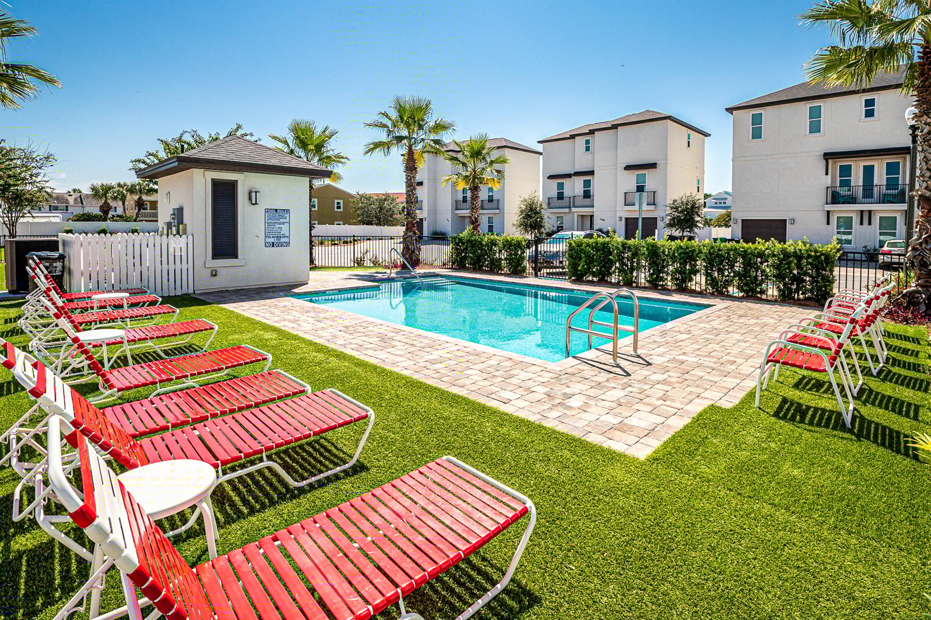 Hidden Palms Escape 27