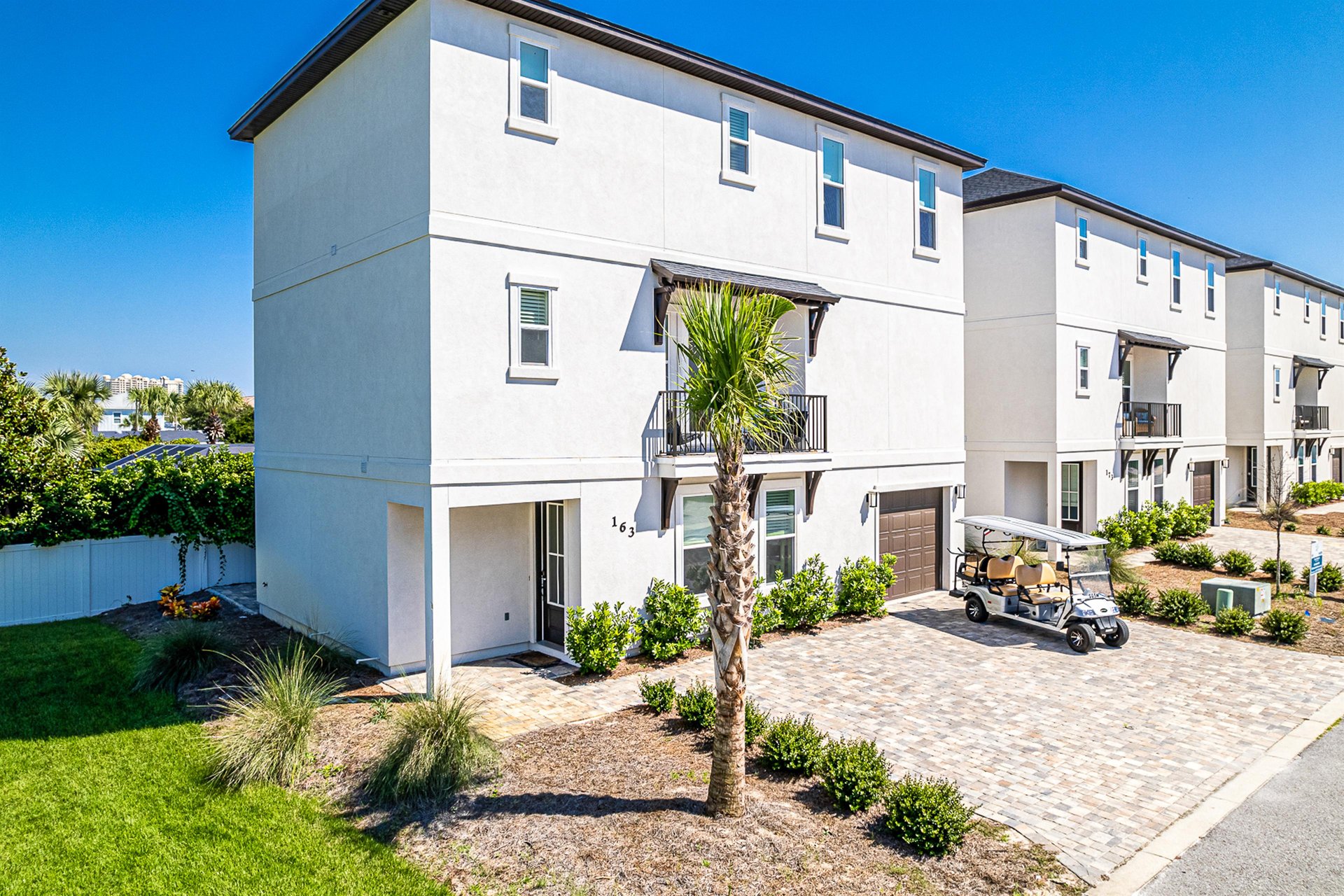 Hidden Palms Escape 33