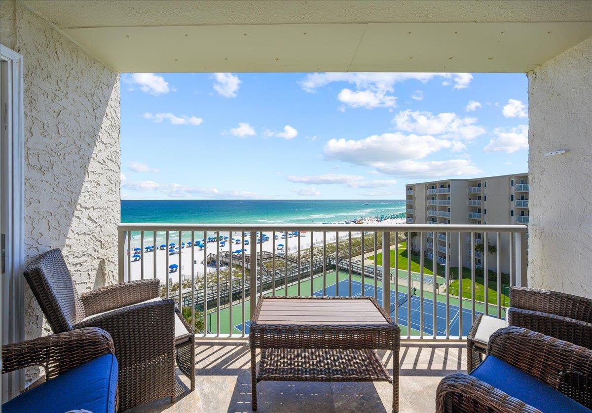 Holiday Surf and Racquet Unit 620 30