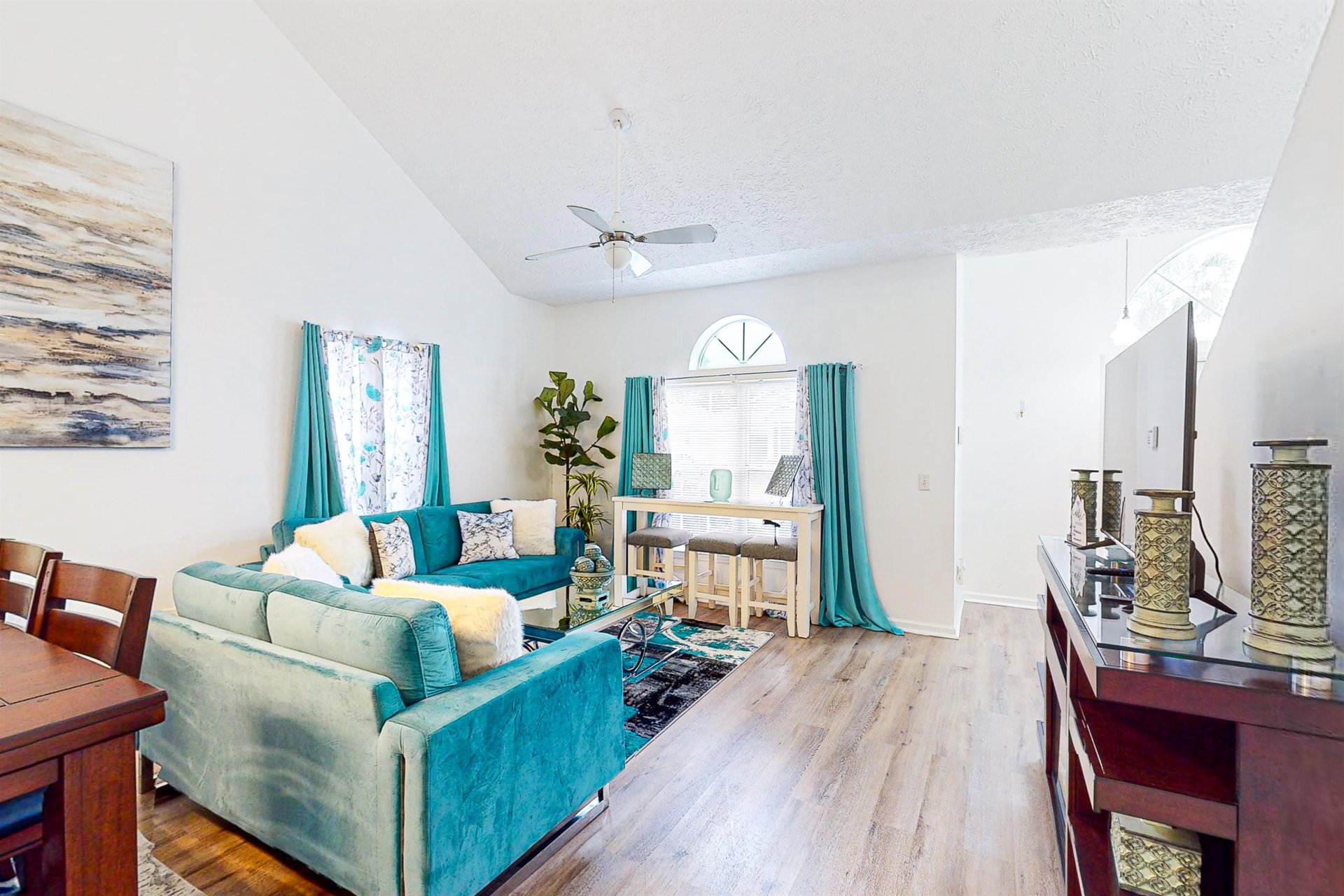 Palm Cove Turquoise Retreat 3