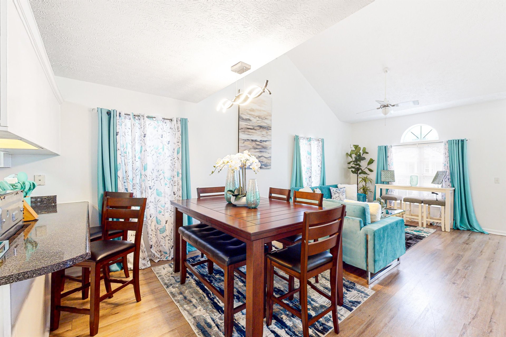 Palm Cove Turquoise Retreat 6