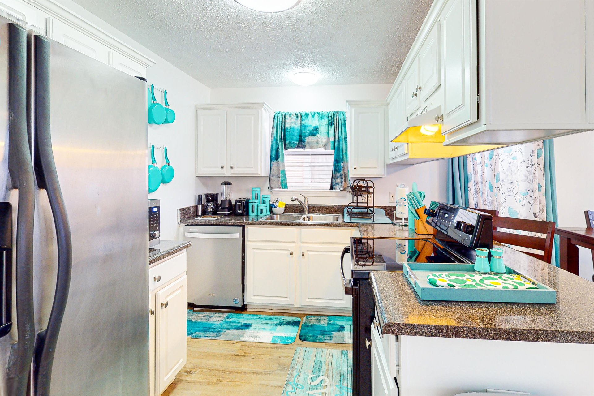 Palm Cove Turquoise Retreat 9