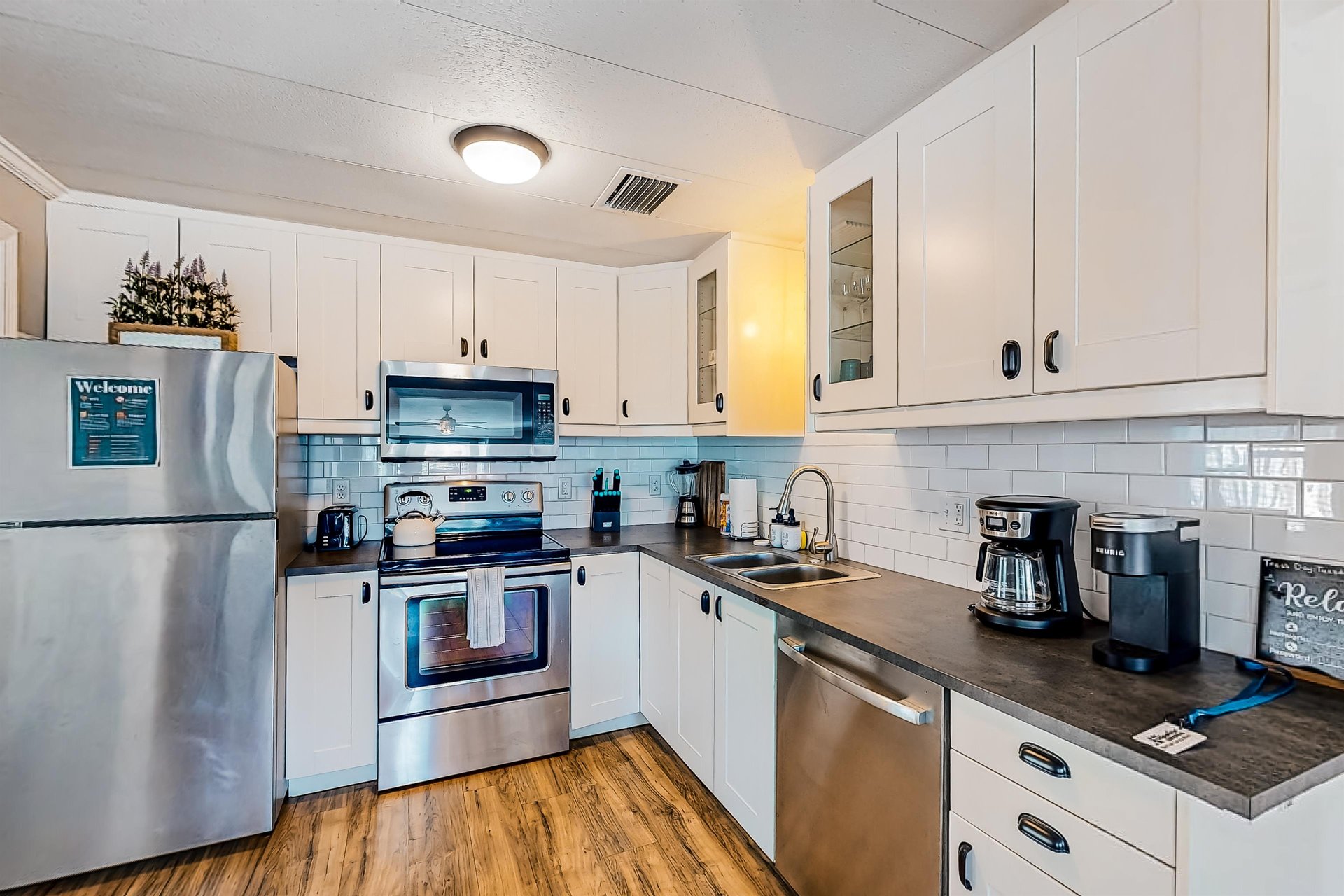 Cozy Cottage Getaway 8