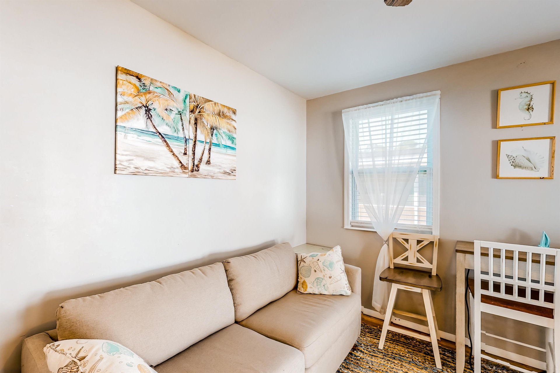 Cozy Cottage Getaway 10