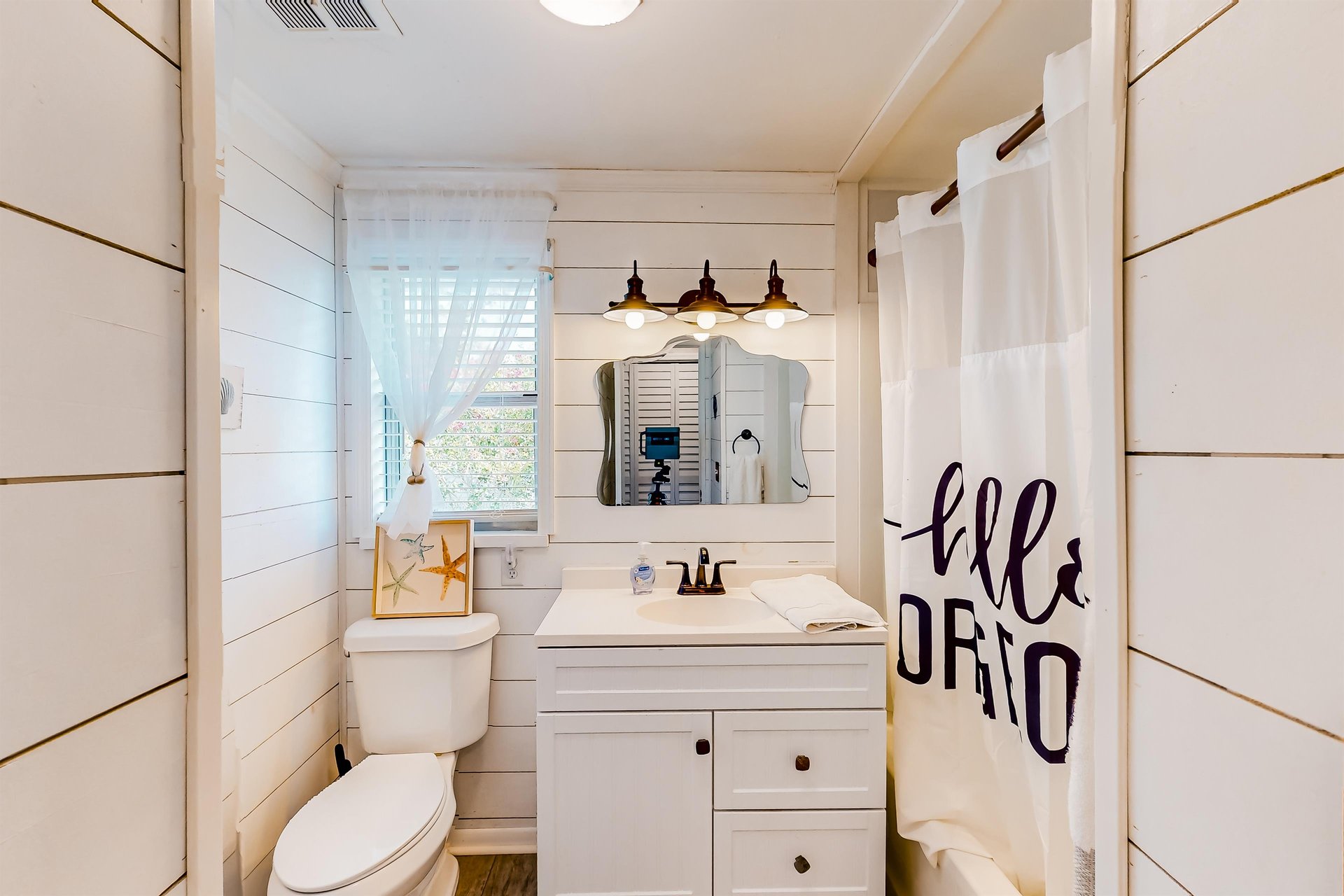 Cozy Cottage Getaway 16