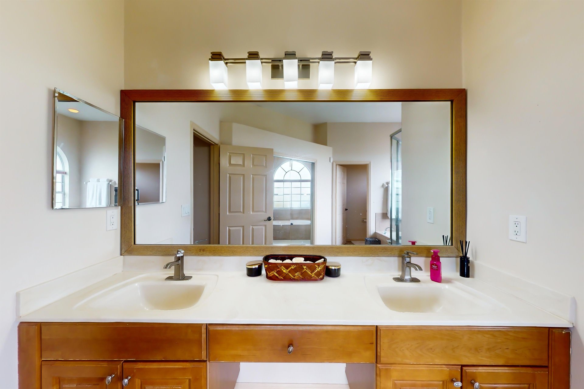 Swaying Palms Estate 18