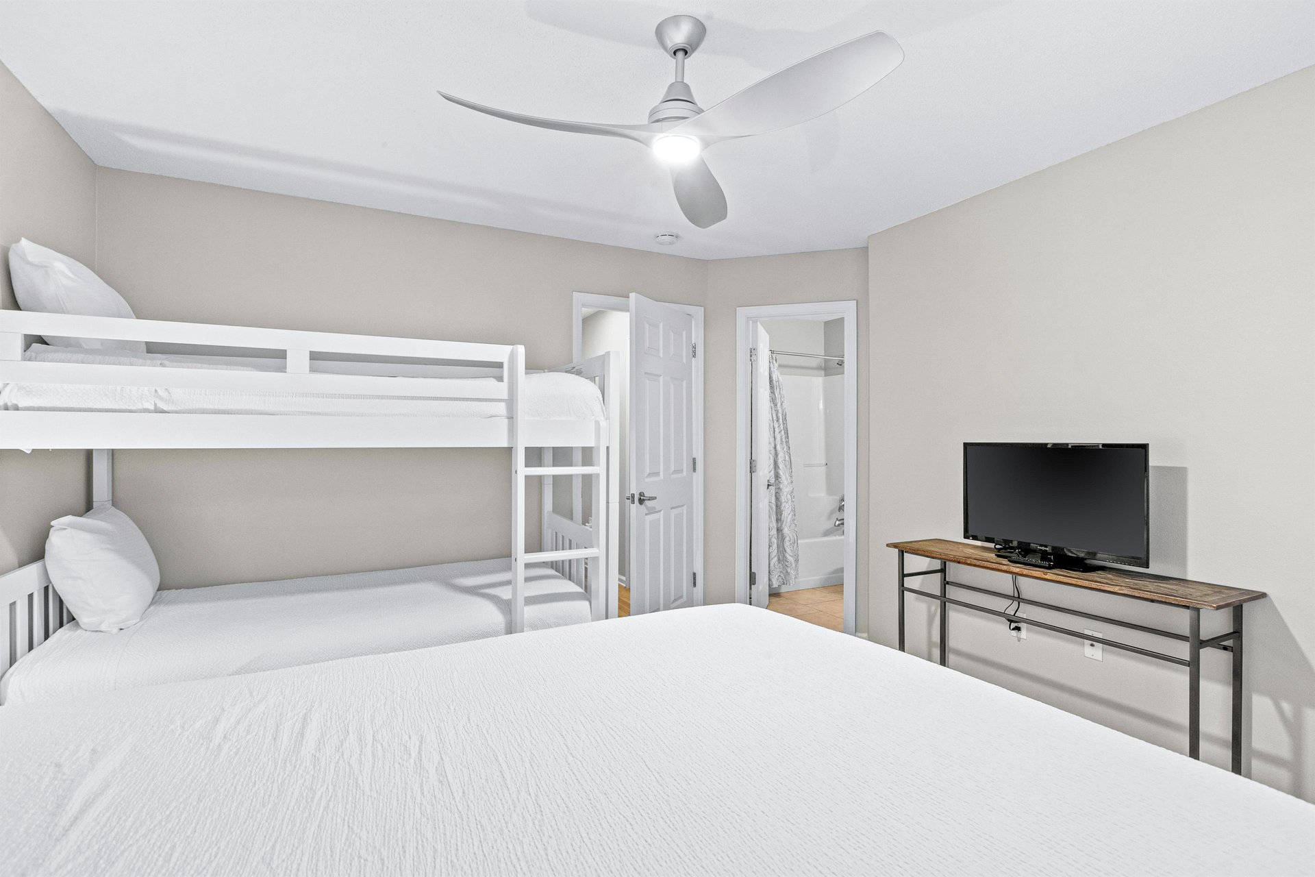 Sea La Vie at Blue Mountain Beach 17