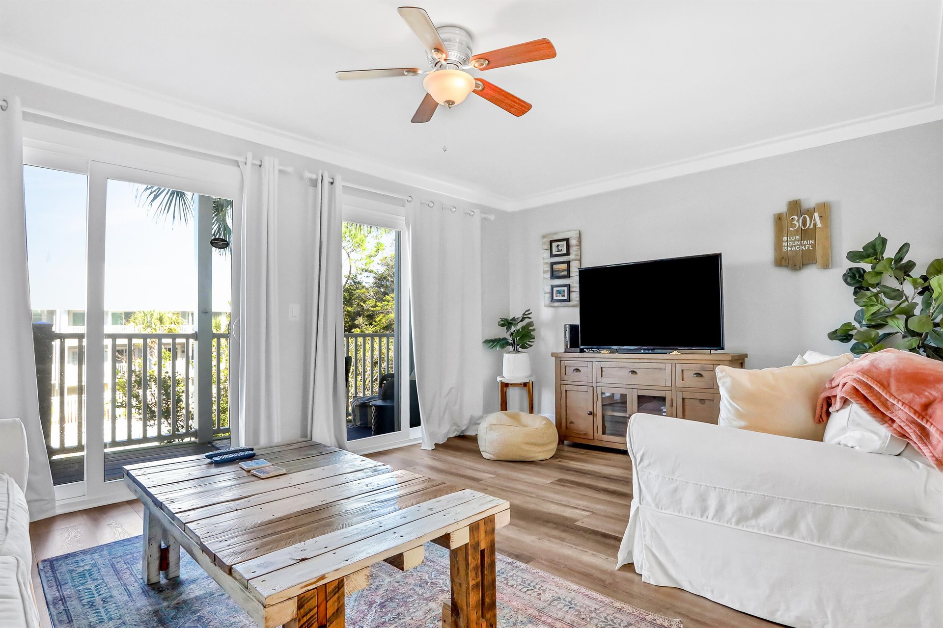 Sea Bluff Townhomes 10  Crazy Toes 1