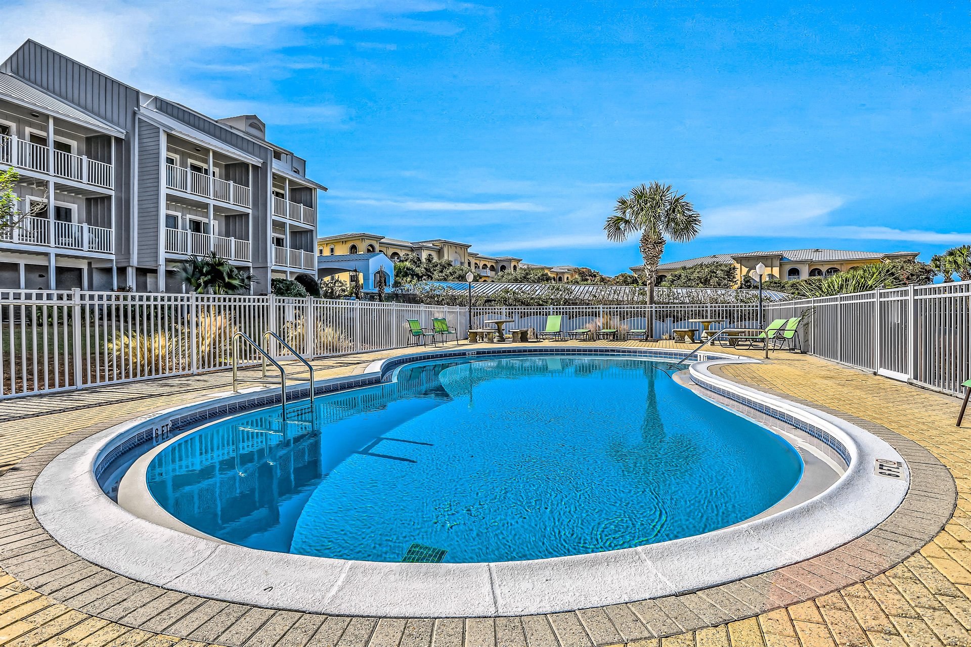 Sea Bluff Townhomes 10  Crazy Toes 25