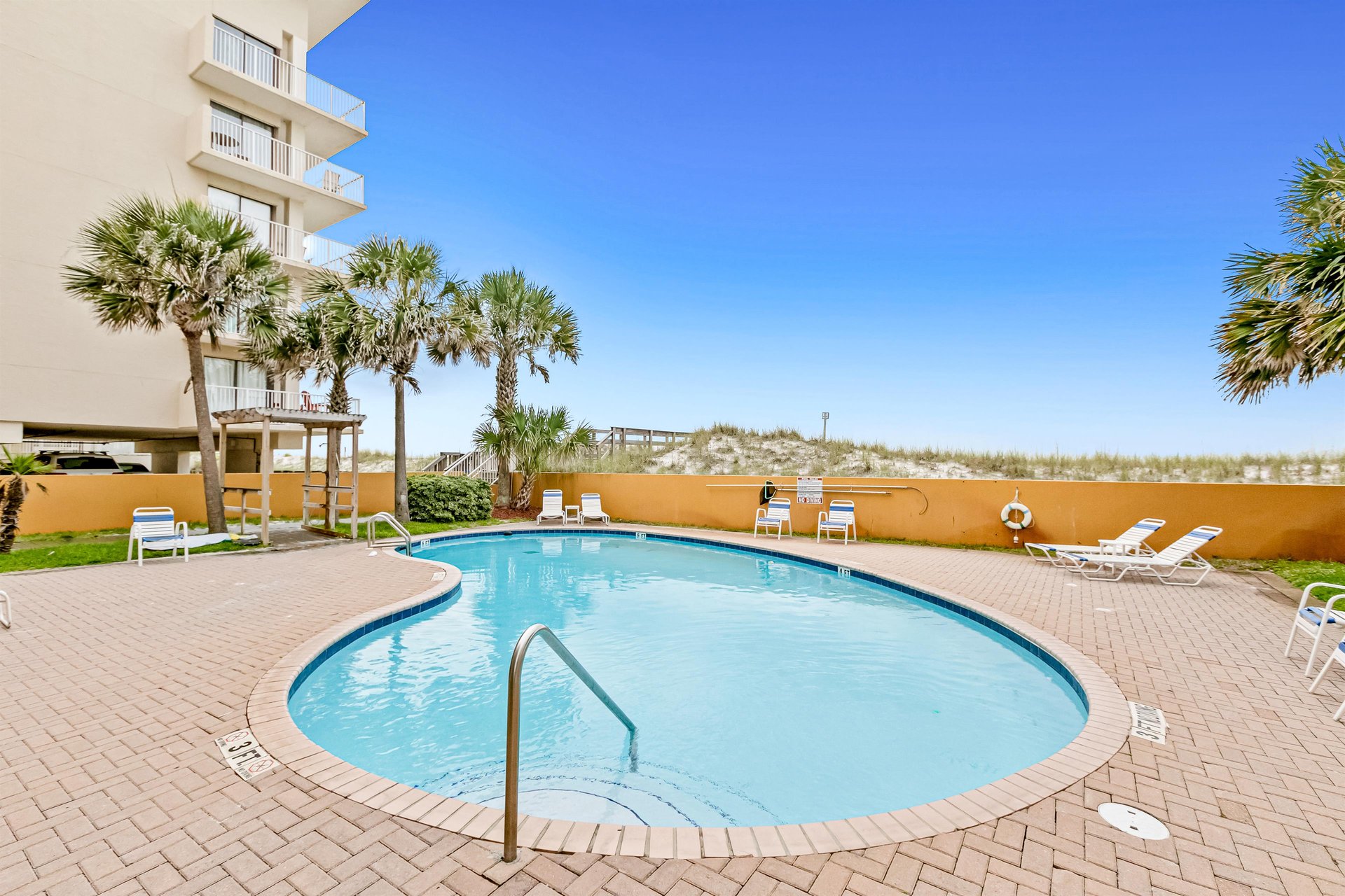 Dune Pointe 401 4