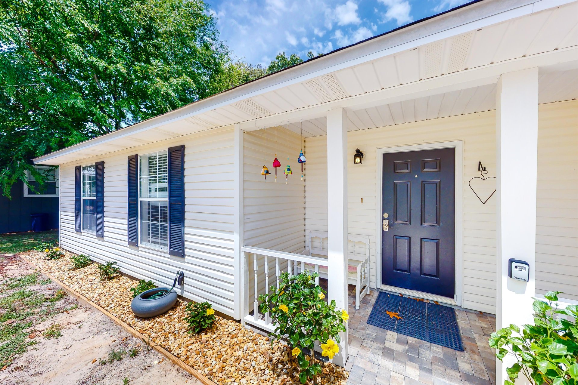 Cozy Bramble Getaway 1