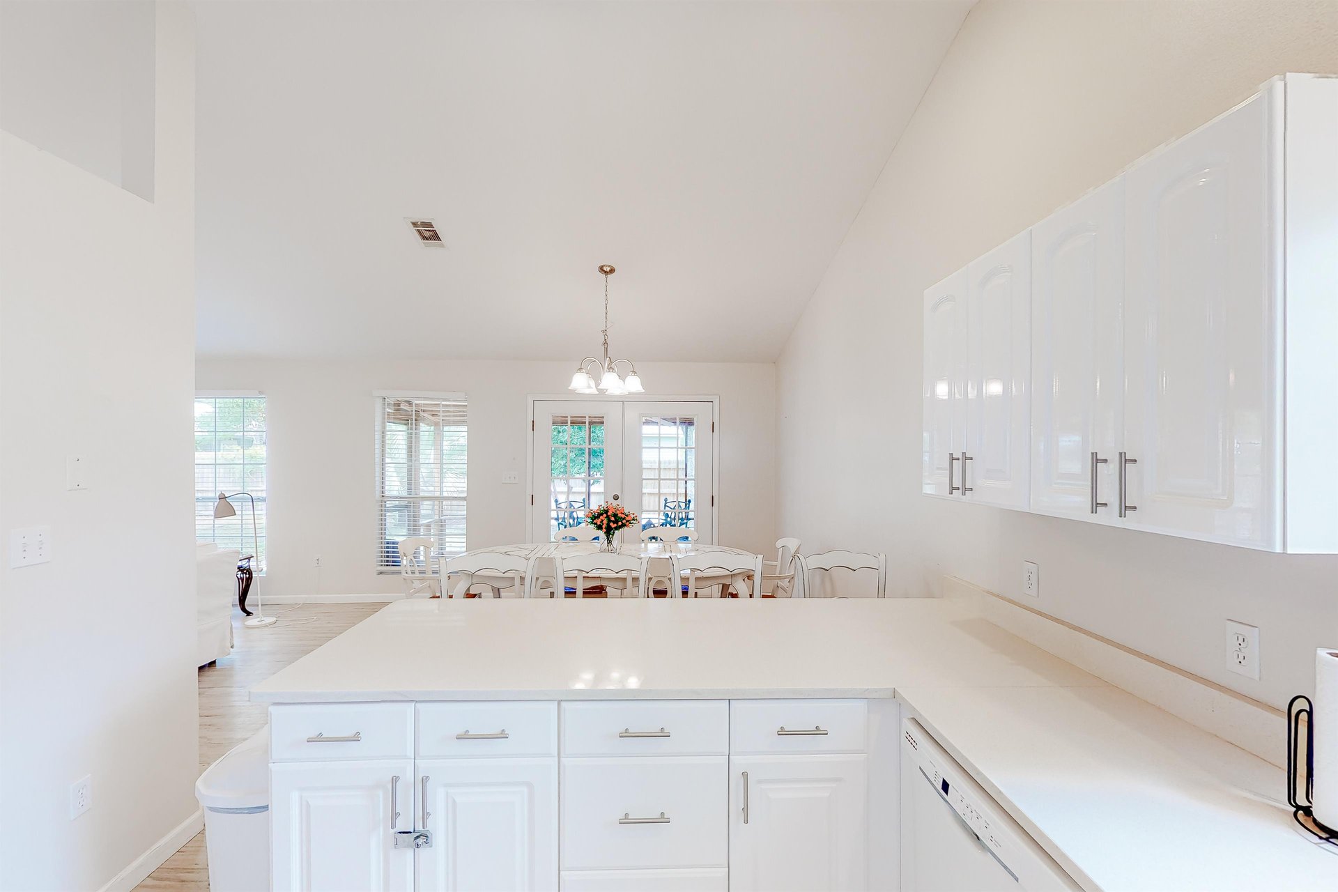 Cozy Bramble Getaway 6