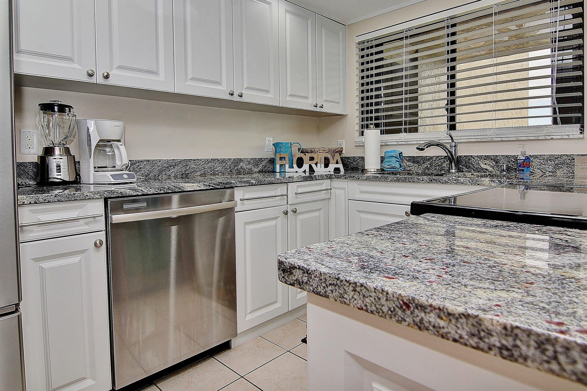 Lighthouse Towers 1003 13