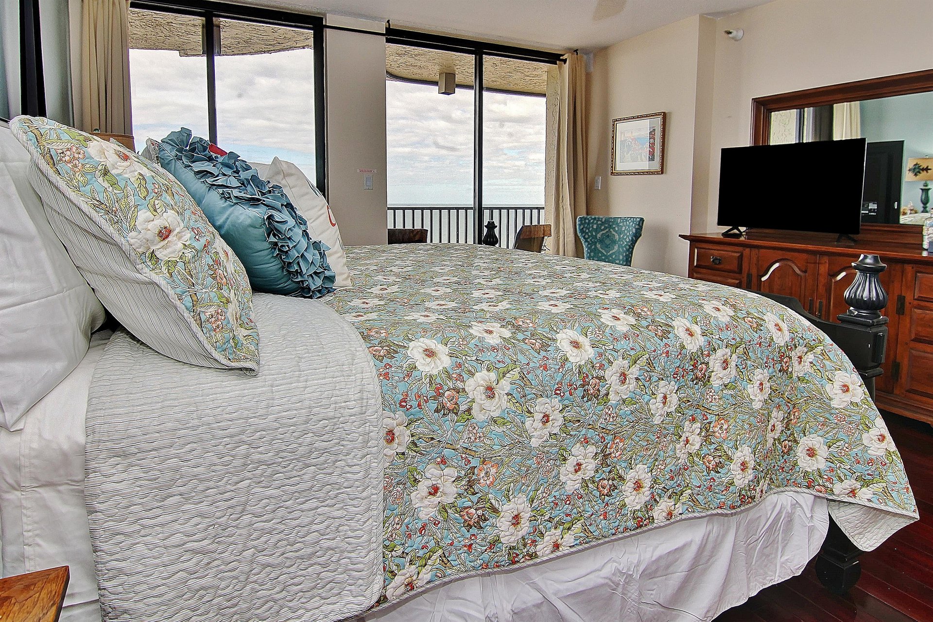 Lighthouse Towers 1003 17