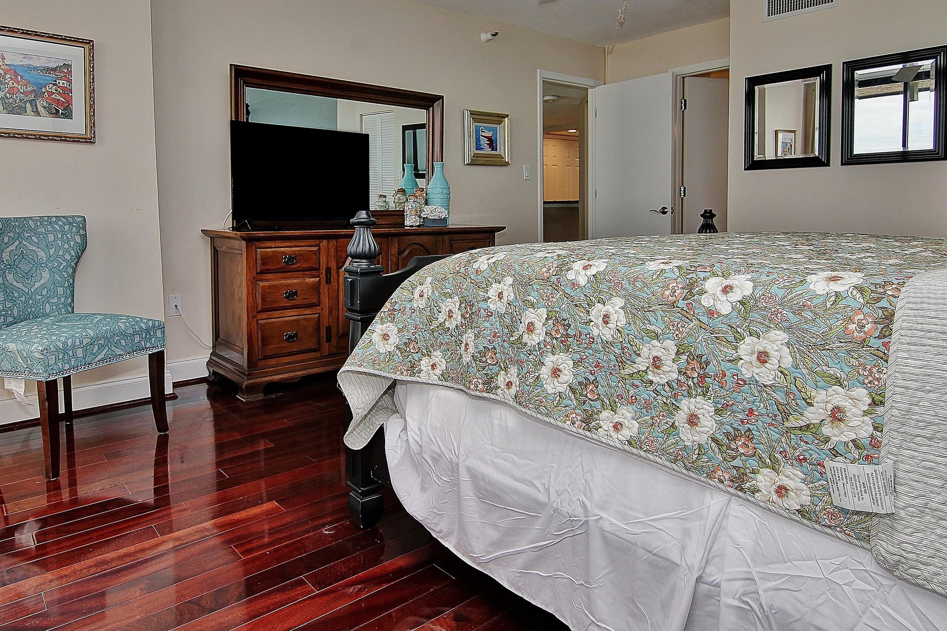 Lighthouse Towers 1003 18