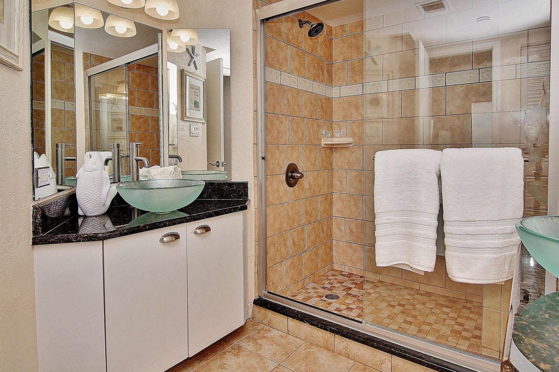 Lighthouse Towers 1003 20