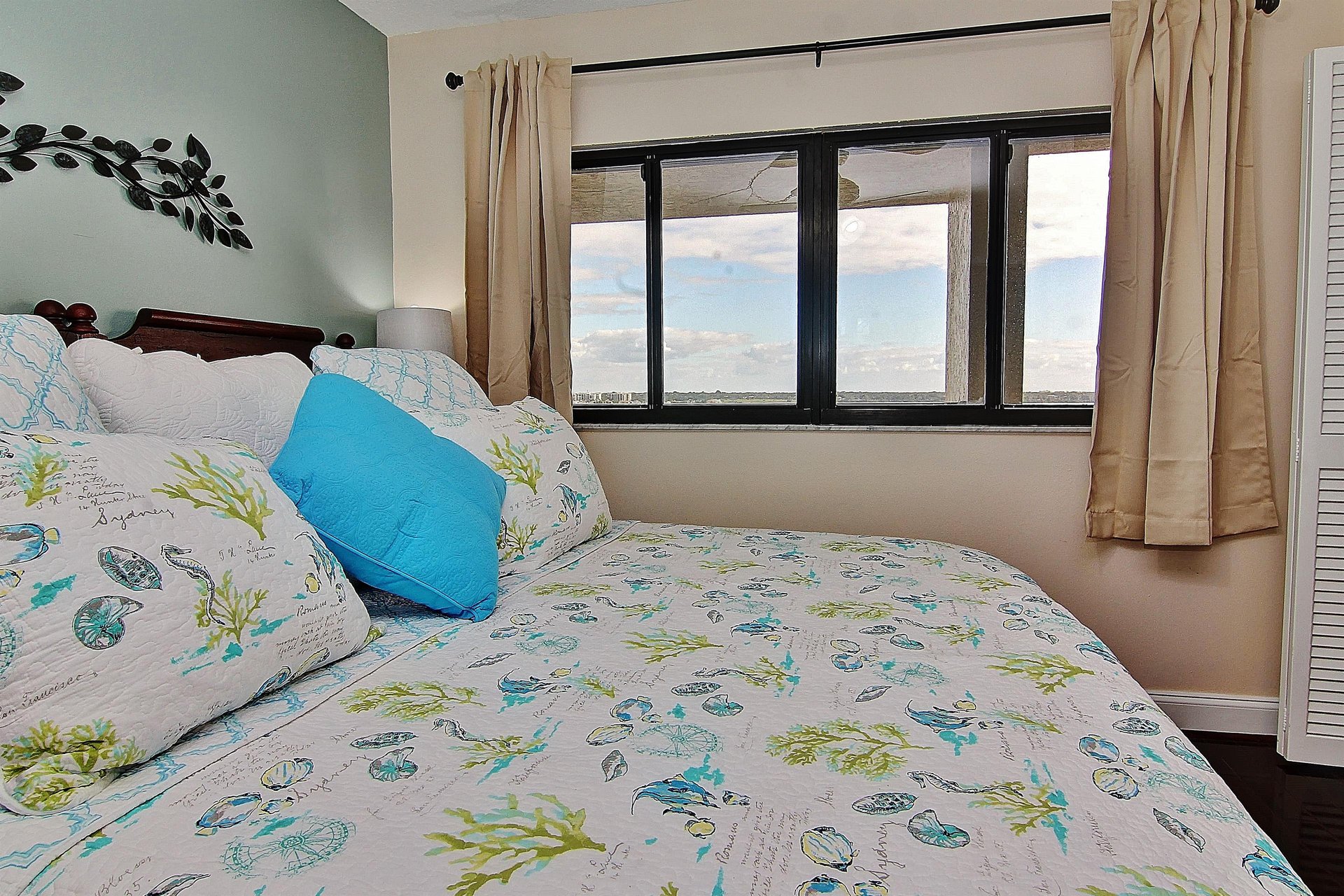 Lighthouse Towers 1003 25