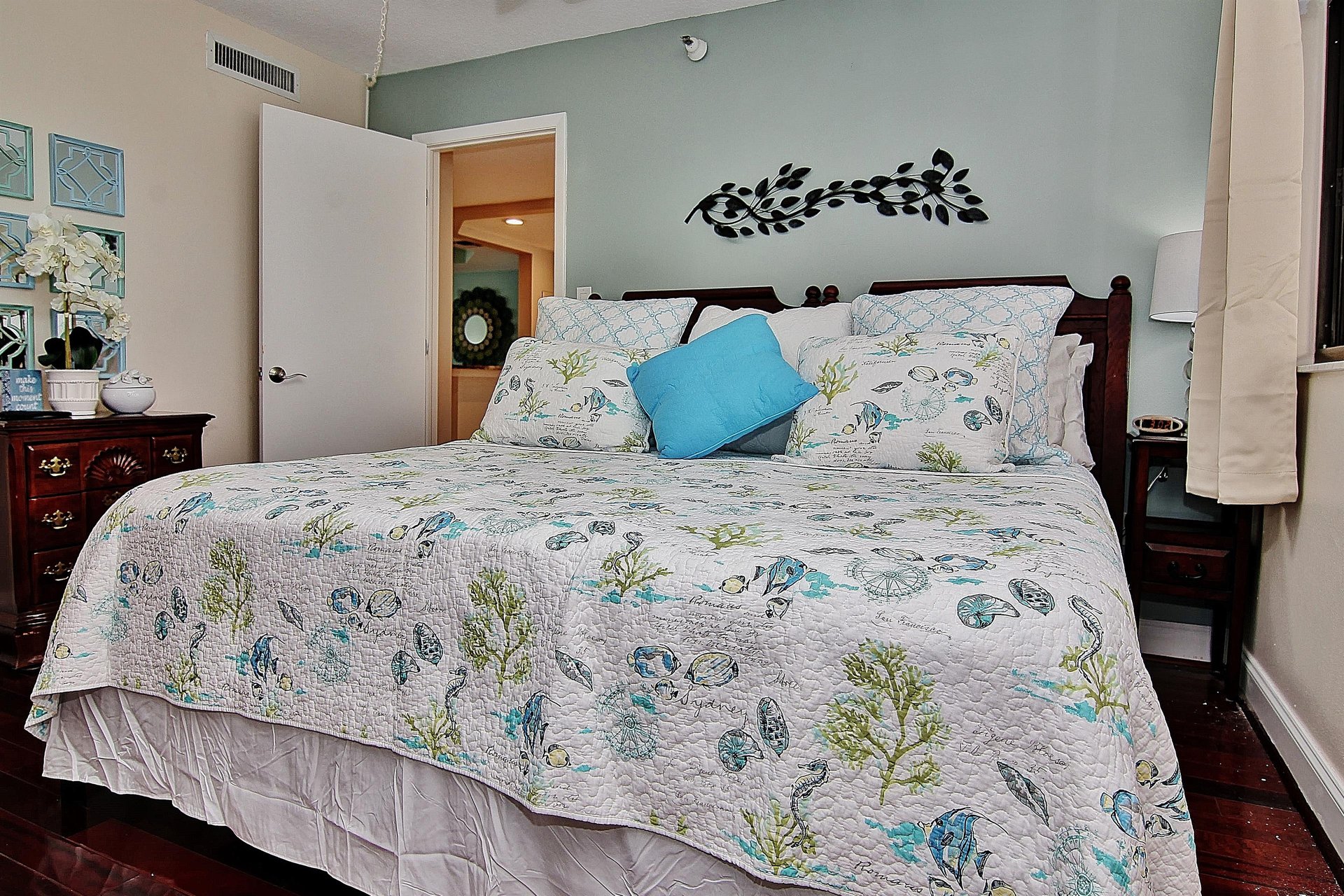 Lighthouse Towers 1003 26