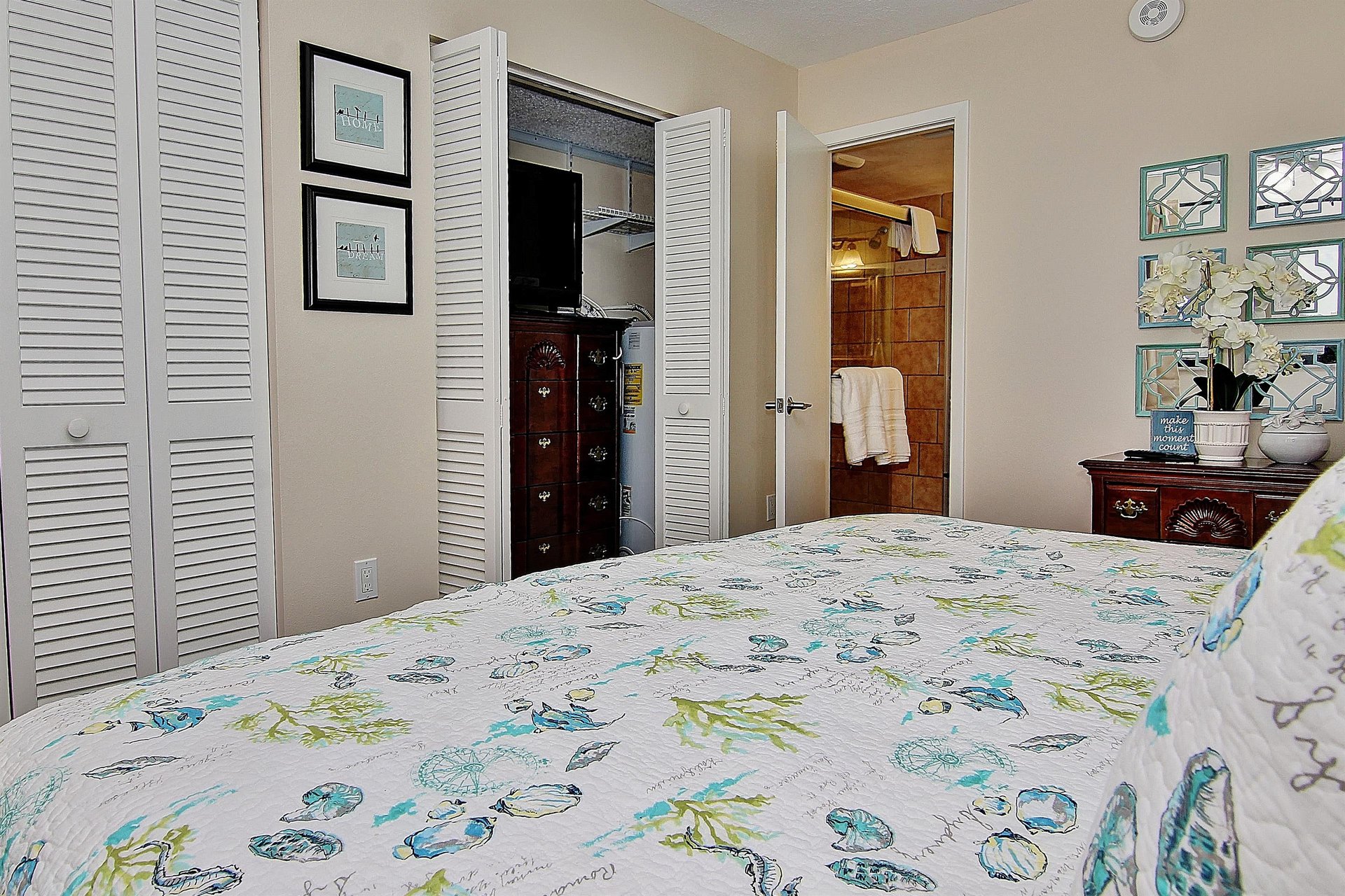 Lighthouse Towers 1003 28