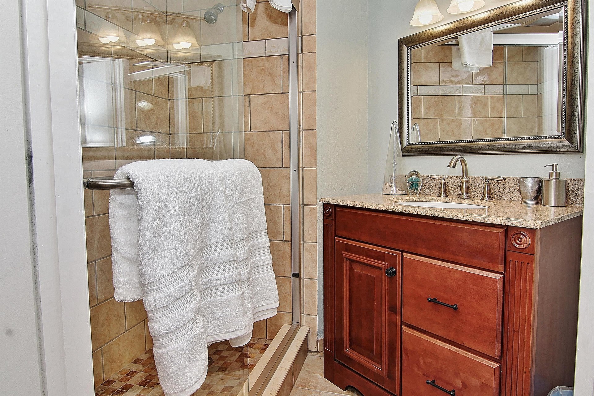 Lighthouse Towers 1003 30