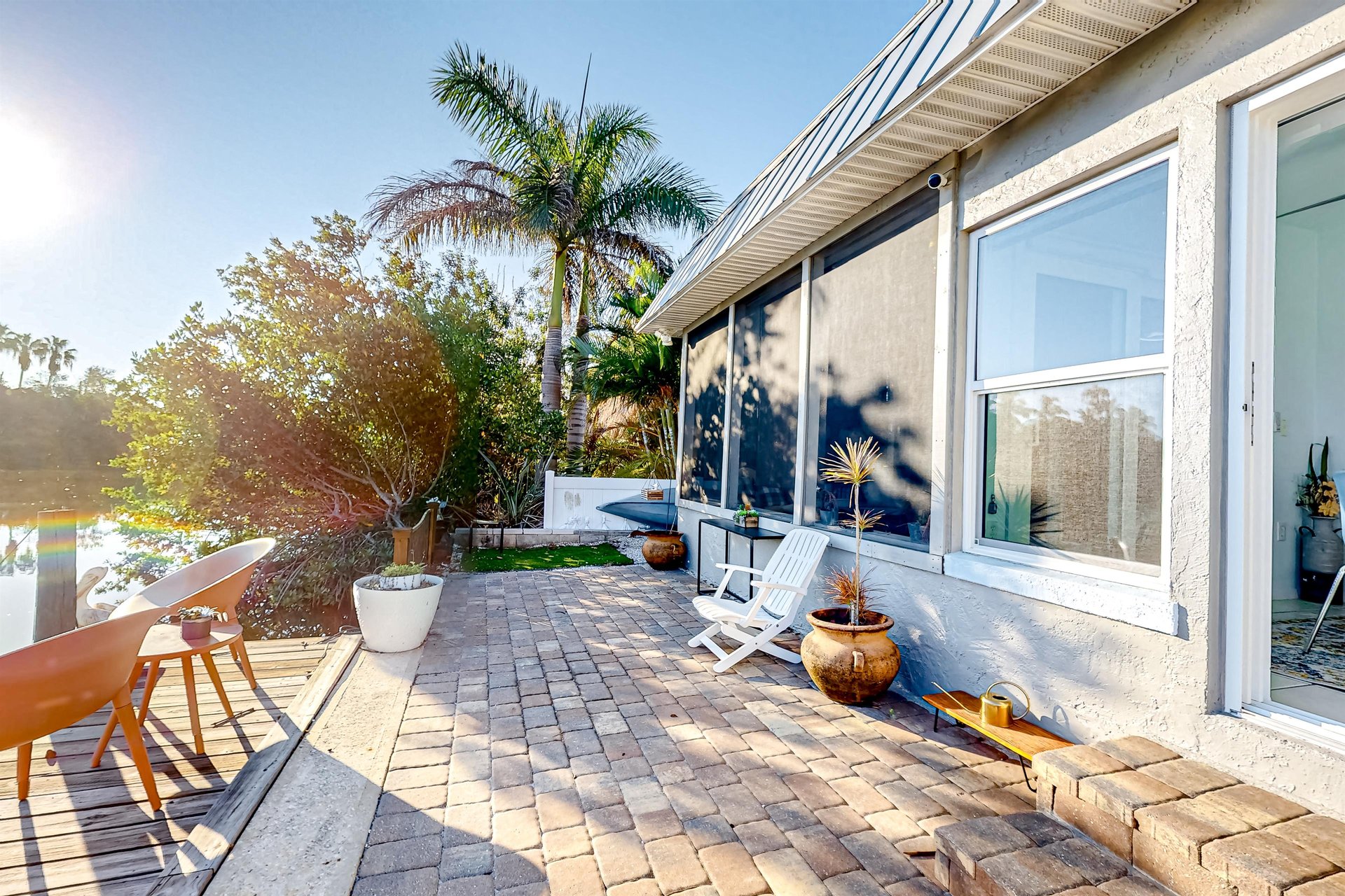 Manatee Retreat  B 25
