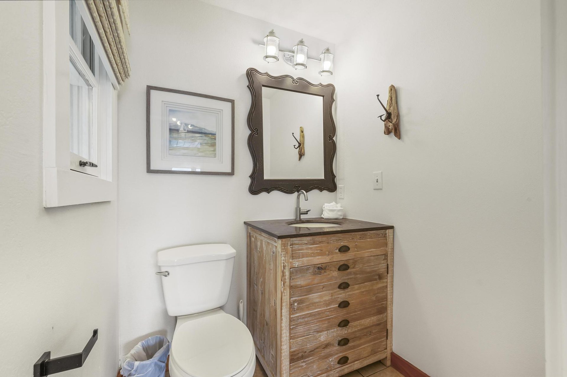 Ensenada Uno 1705  THE LAUGHING FISH 5