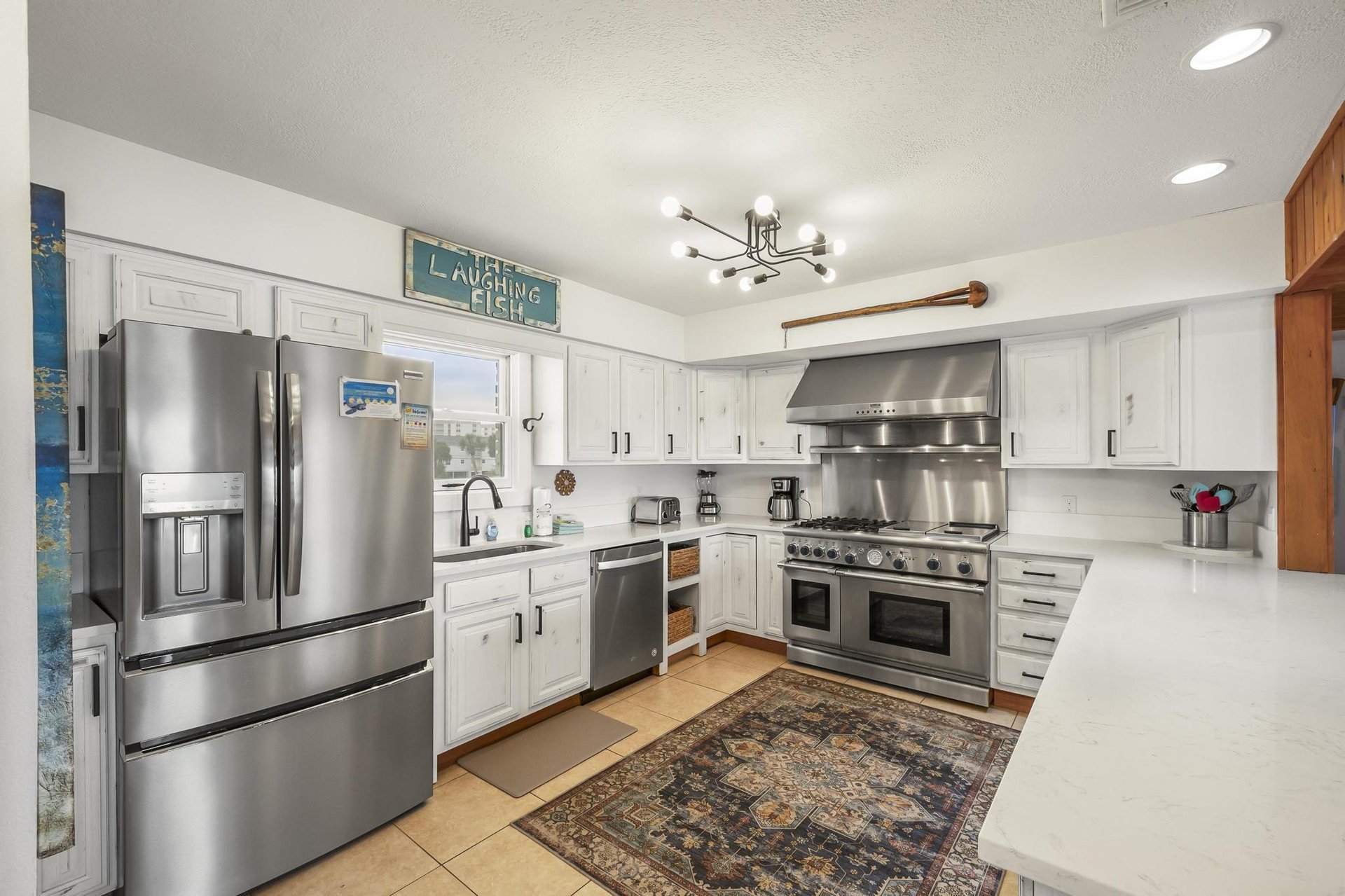 Ensenada Uno 1705  THE LAUGHING FISH 10