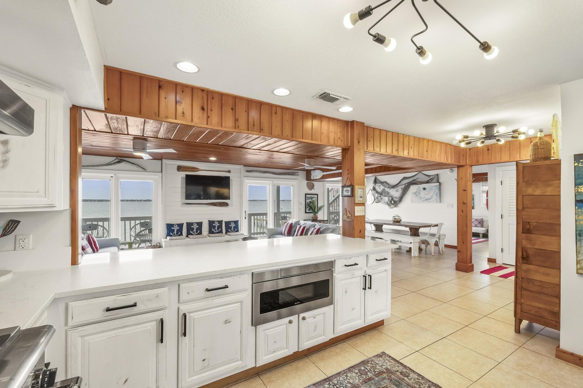 Ensenada Uno 1705  THE LAUGHING FISH 12