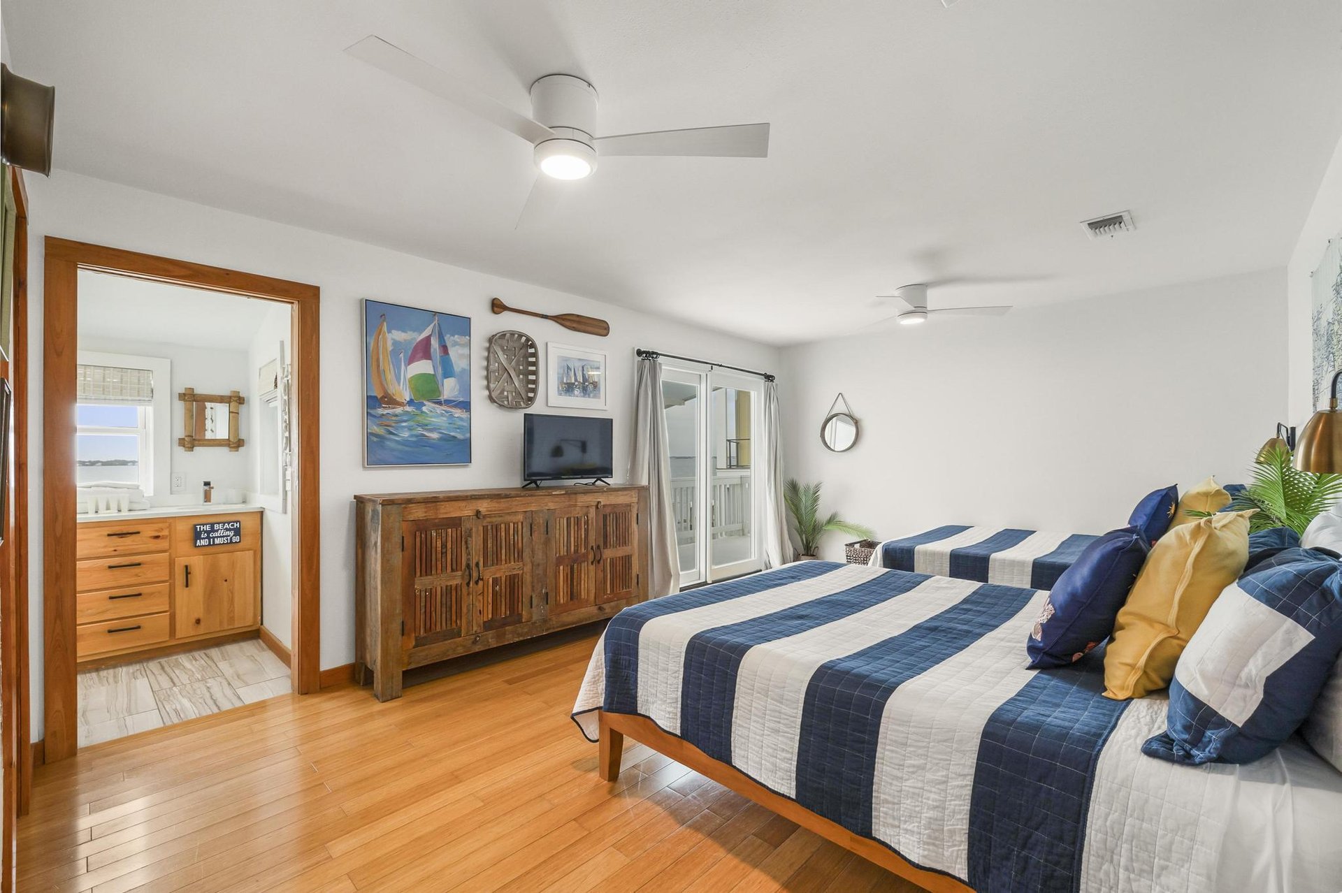 Ensenada Uno 1705  THE LAUGHING FISH 16