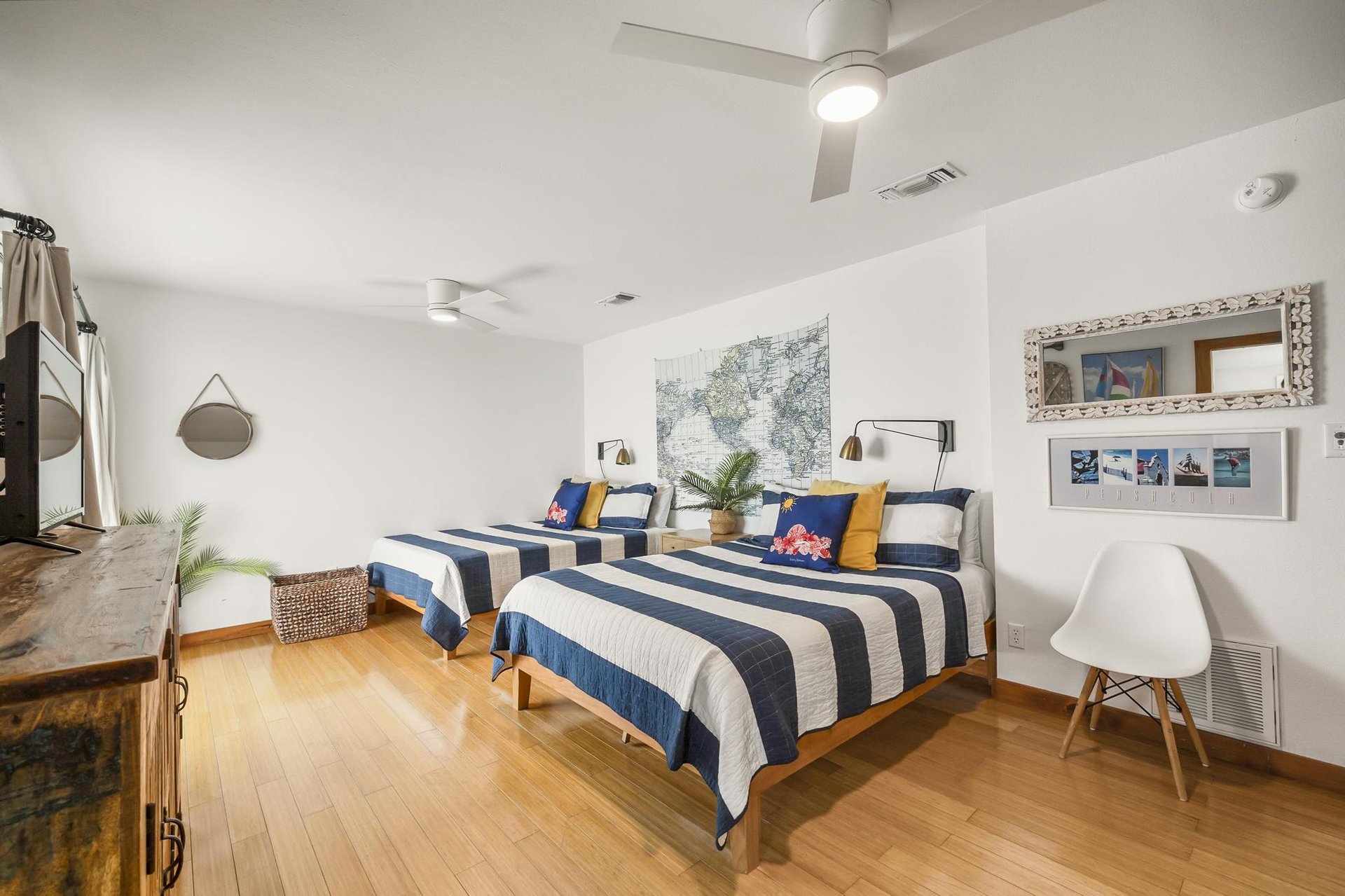 Ensenada Uno 1705  THE LAUGHING FISH 17