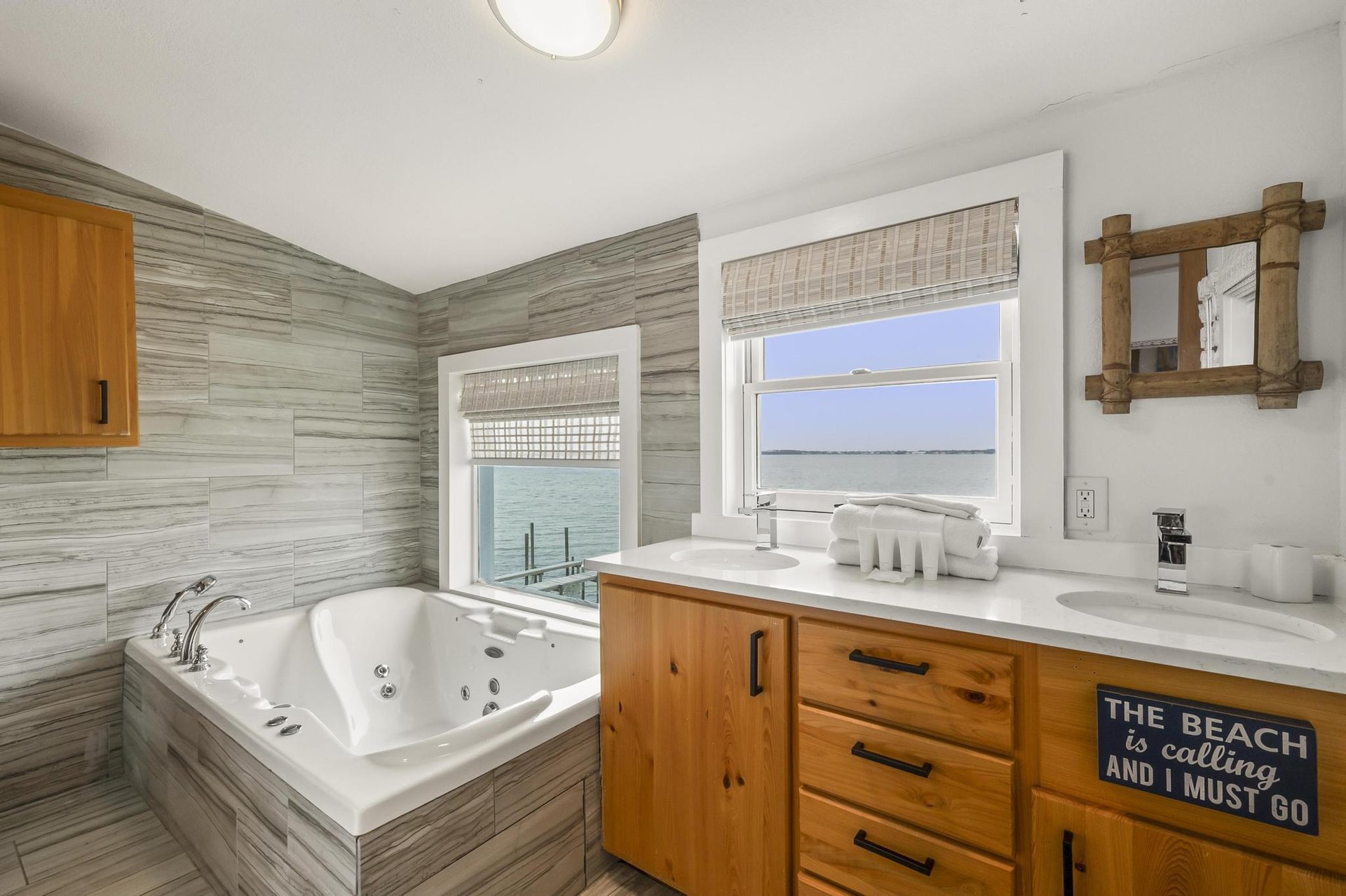 Ensenada Uno 1705  THE LAUGHING FISH 18