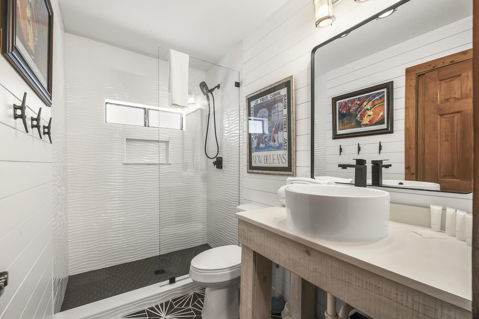 Ensenada Uno 1705  THE LAUGHING FISH 21