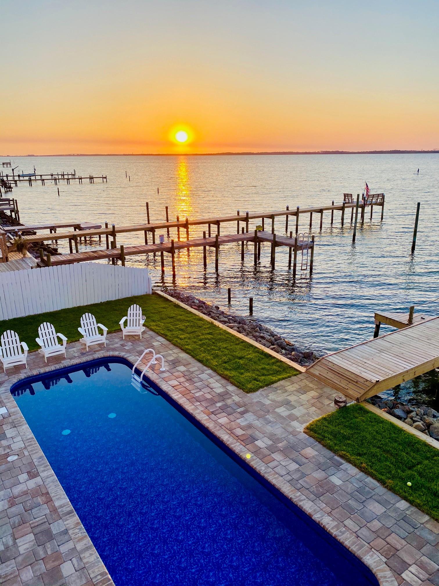 Ensenada Uno 1705  THE LAUGHING FISH 27