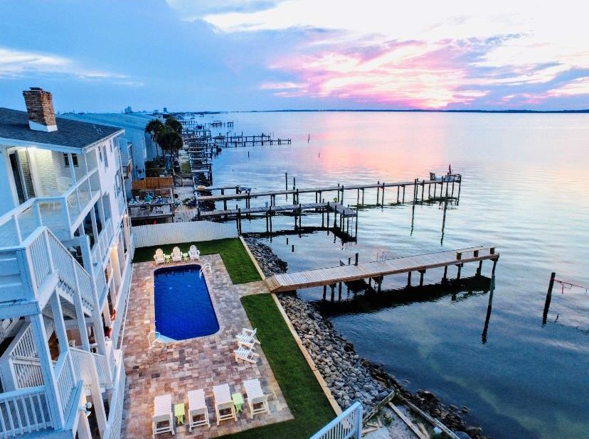 Ensenada Uno 1705  THE LAUGHING FISH 28