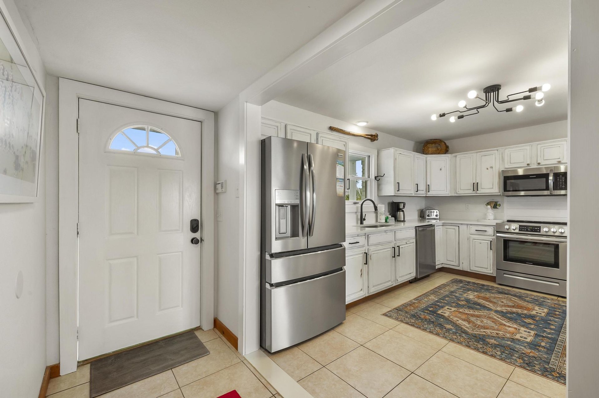 Ensenada Uno 1705  THE LAUGHING FISH 39