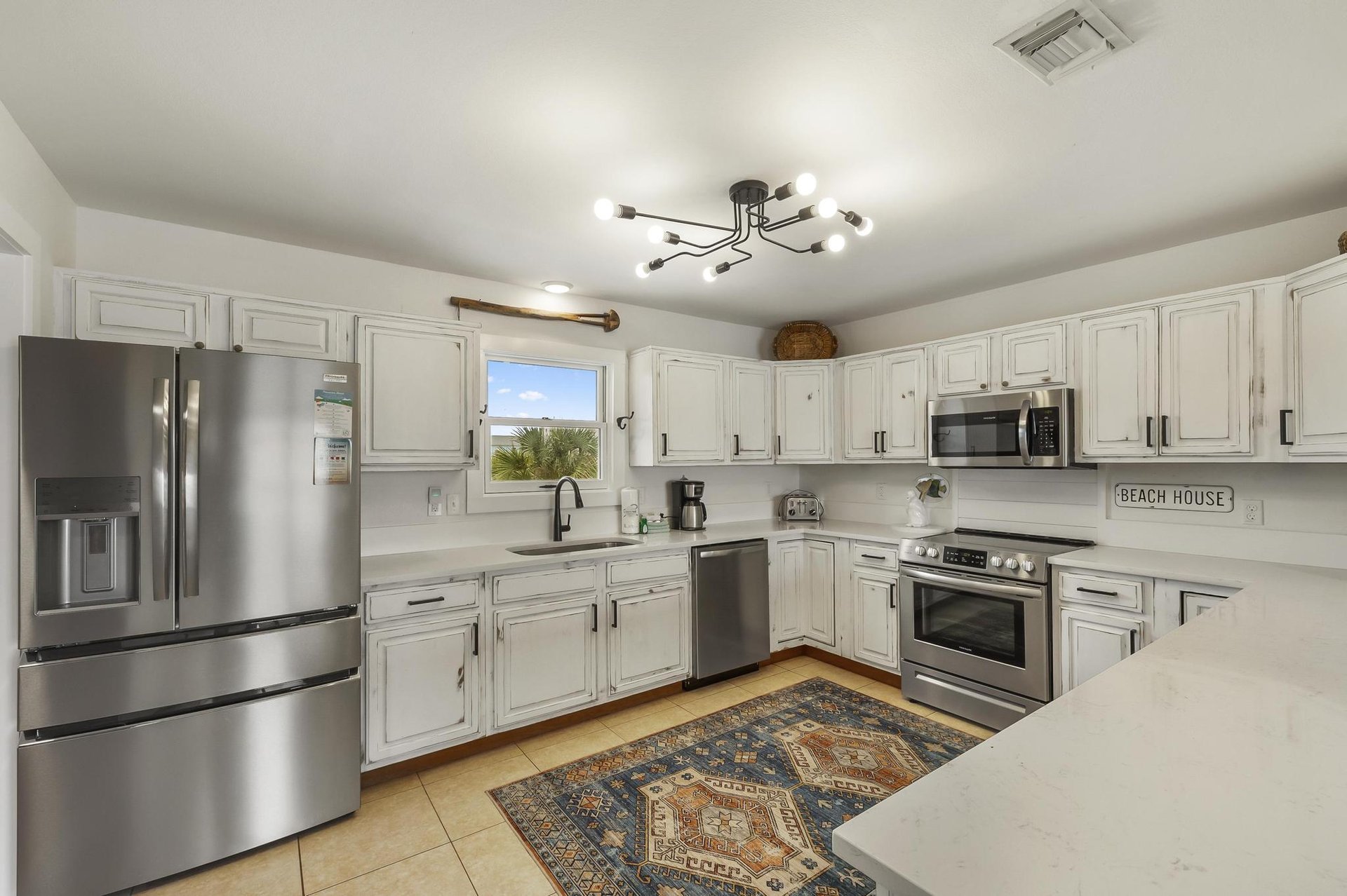 Ensenada Uno 1705  THE LAUGHING FISH 41