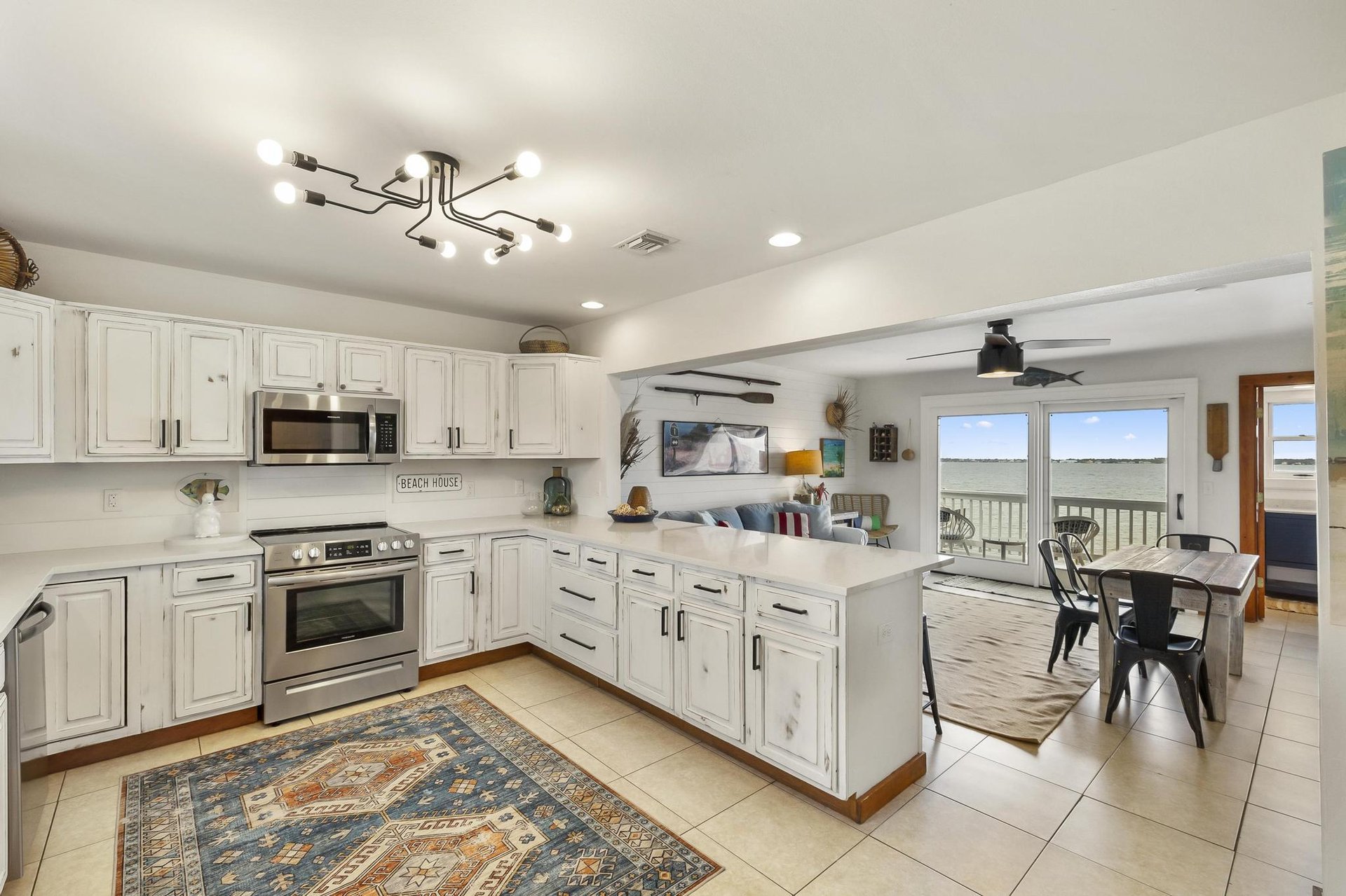 Ensenada Uno 1705  THE LAUGHING FISH 43