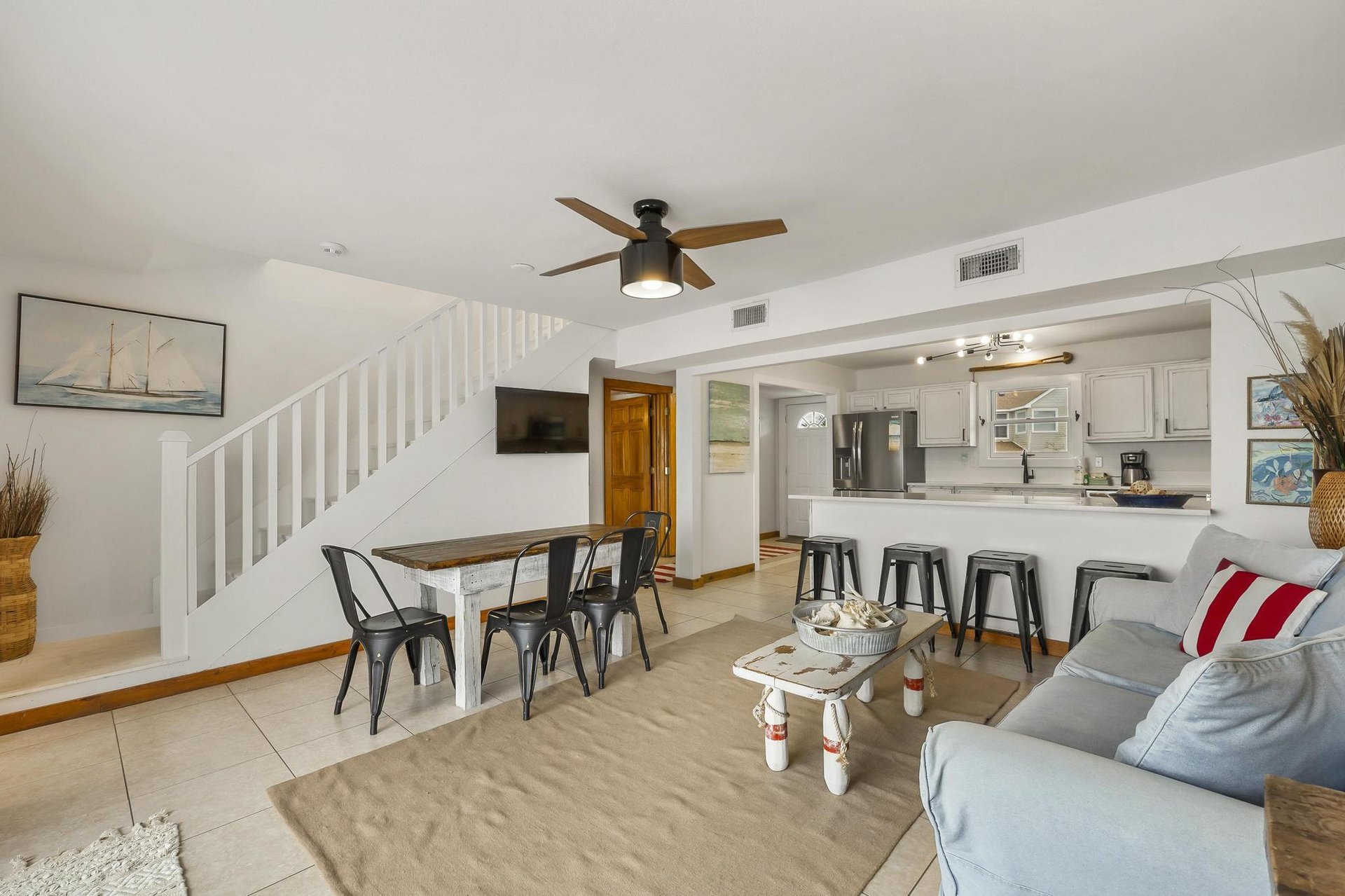 Ensenada Uno 1705  THE LAUGHING FISH 46