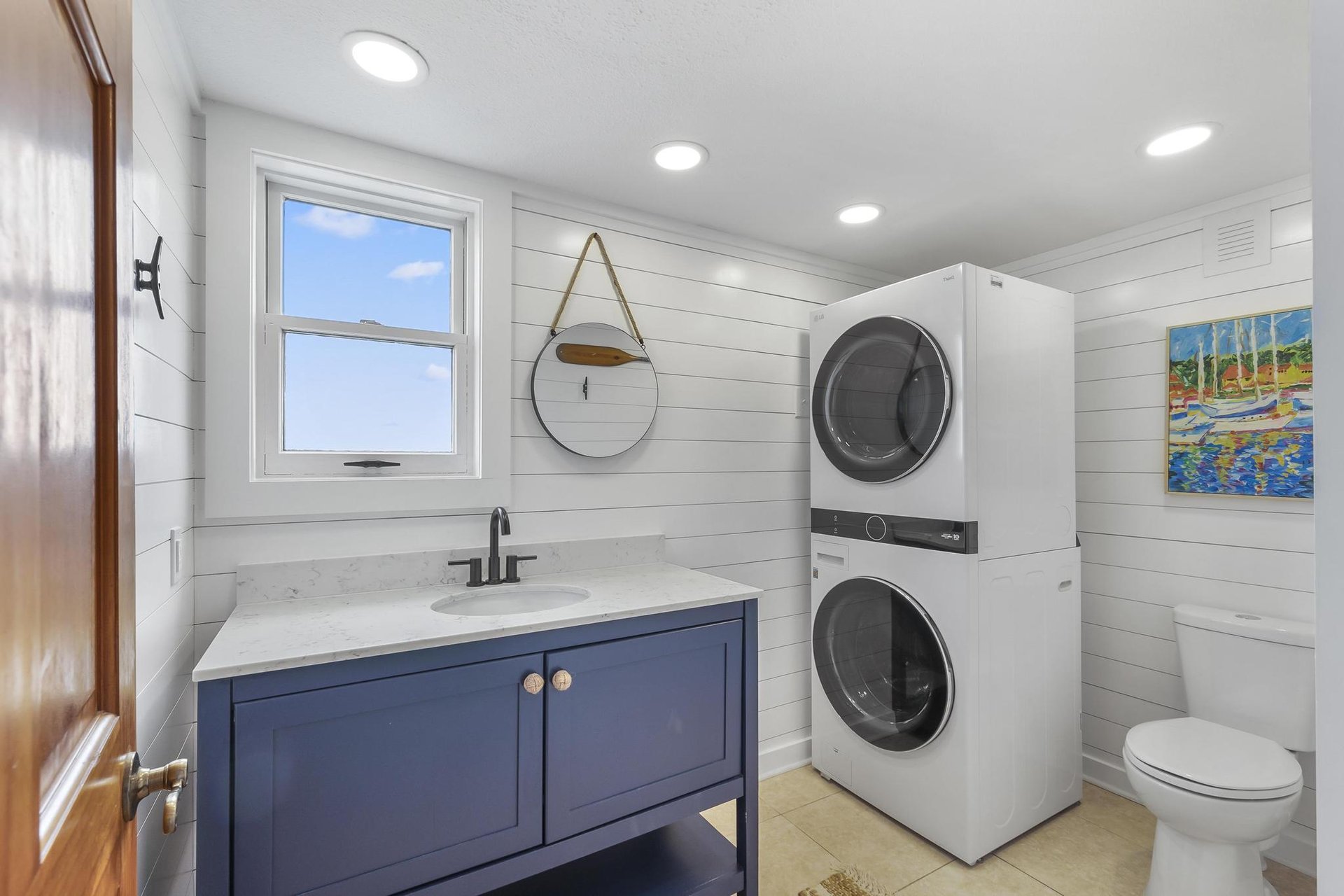 Ensenada Uno 1705  THE LAUGHING FISH 48